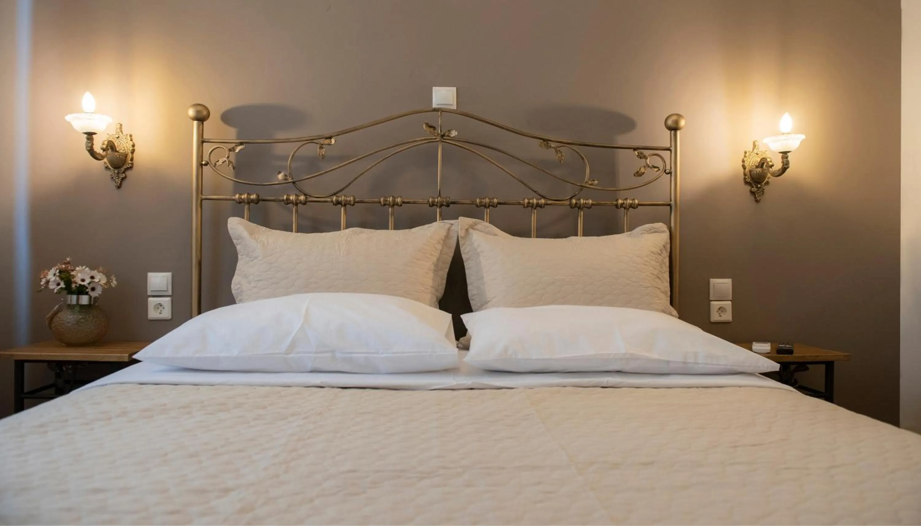 Bed in Beautiful City Suites