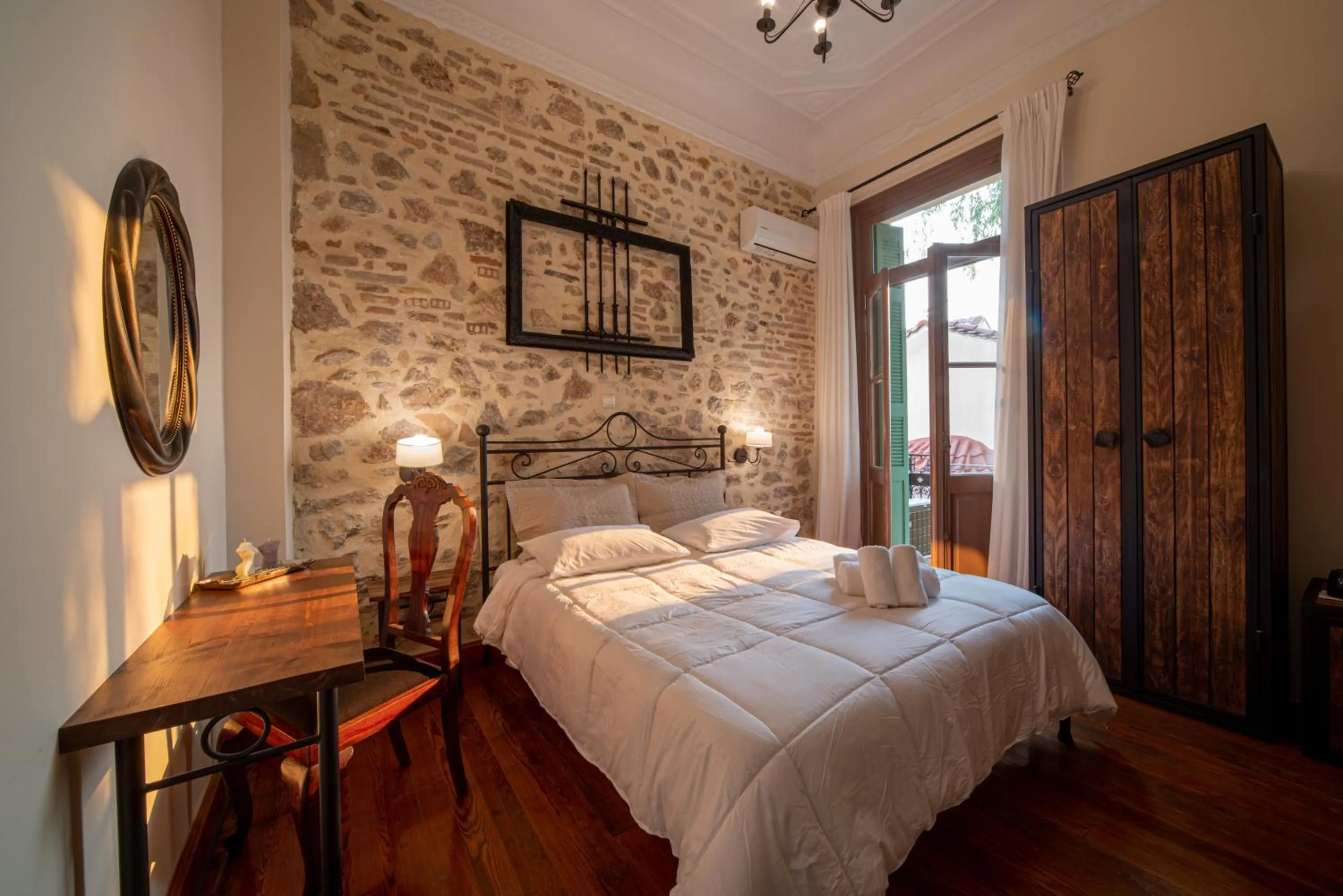 Property building, Bed in Beautiful City Suites