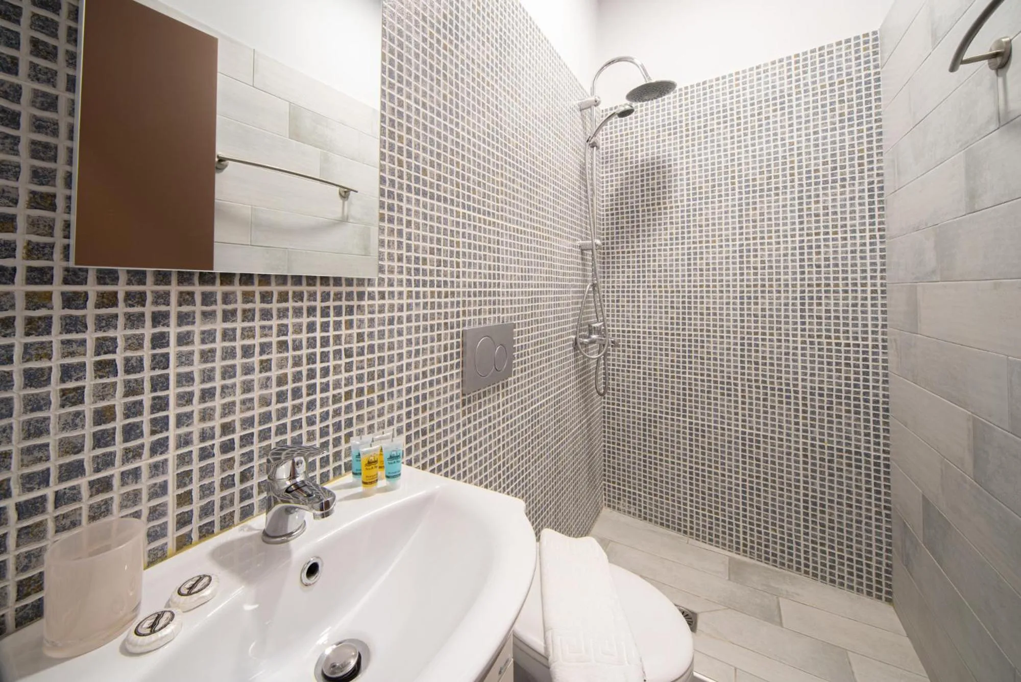 Bathroom in Beautiful City Suites