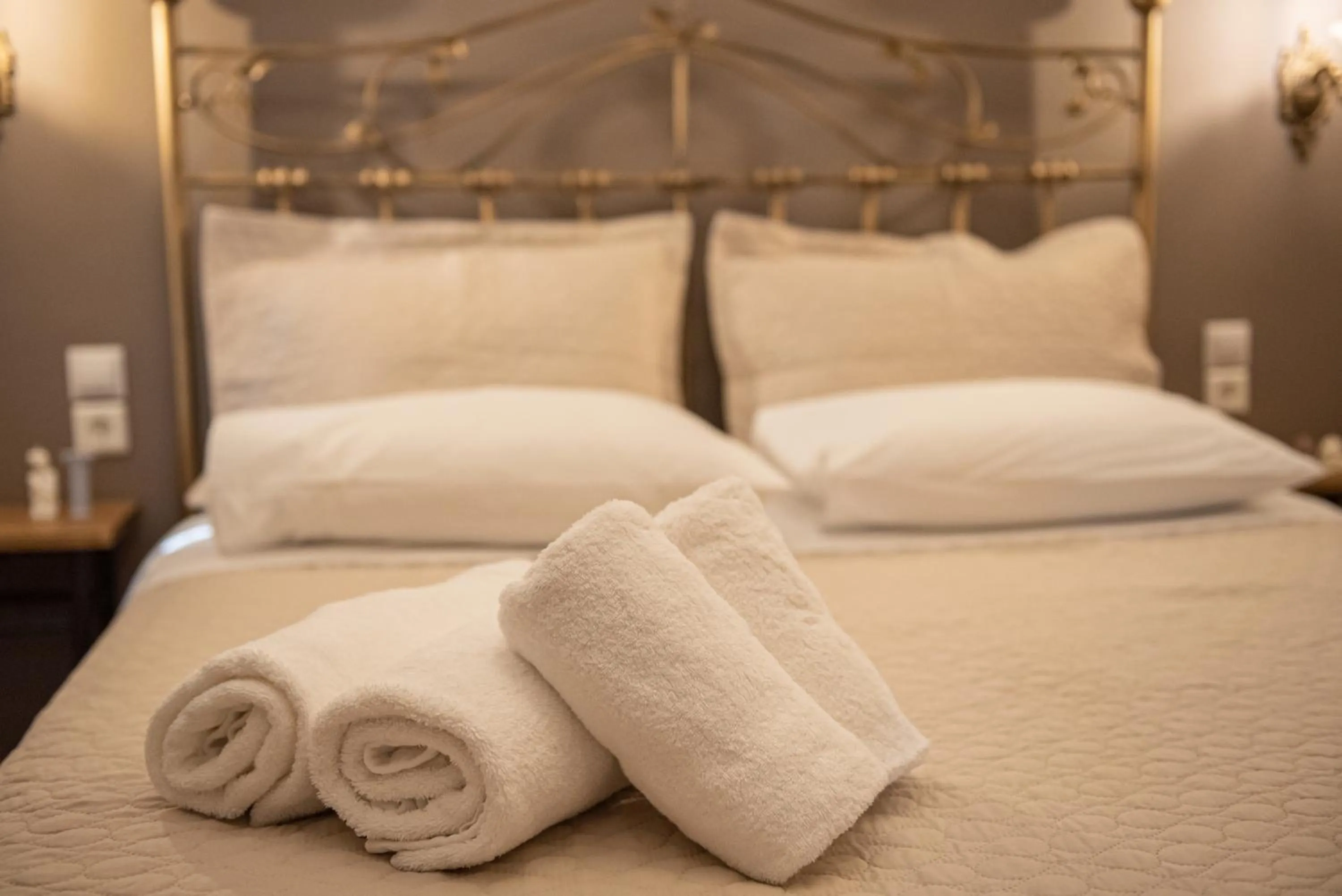 Property building, Bed in Beautiful City Suites