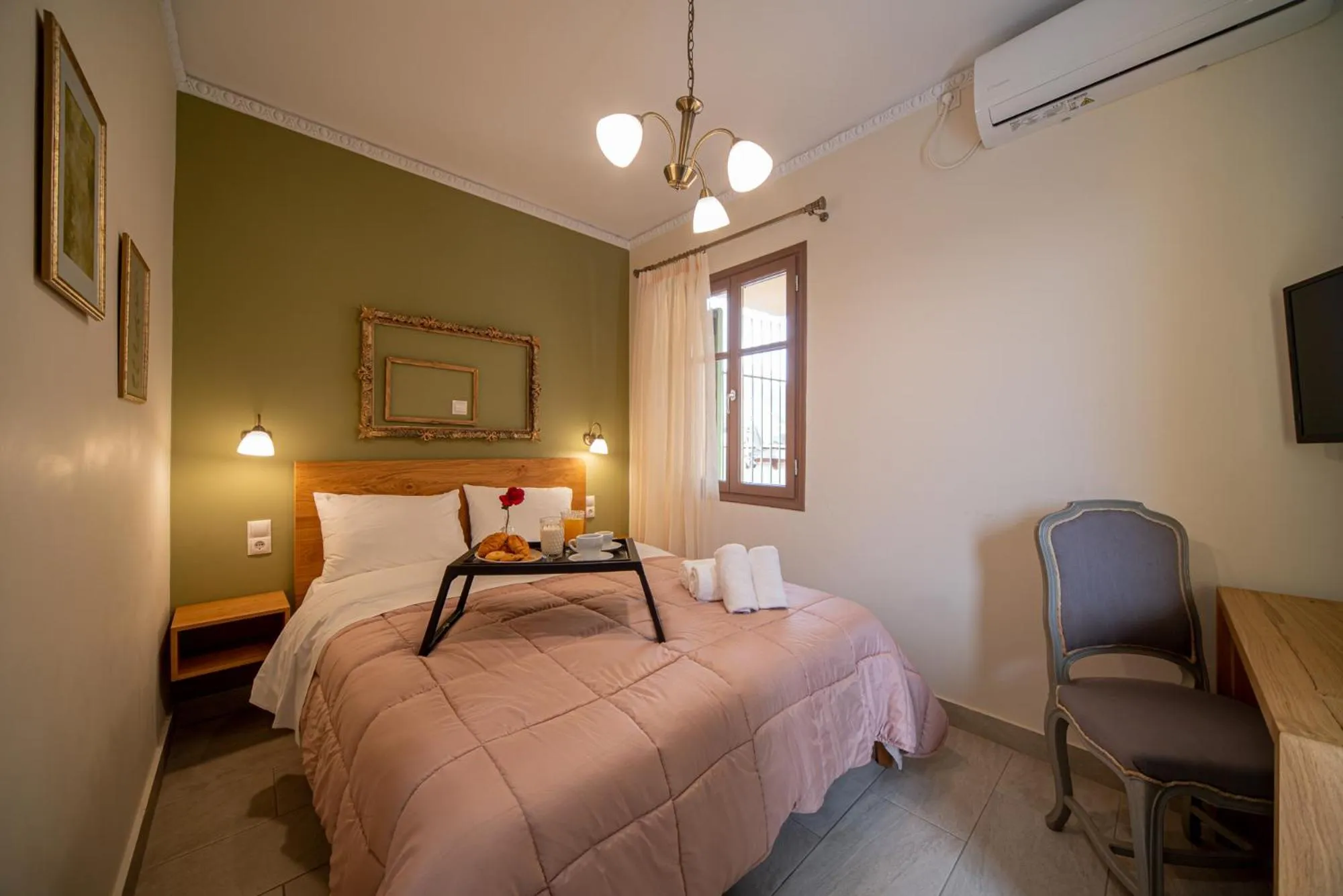 Bed in Beautiful City Suites