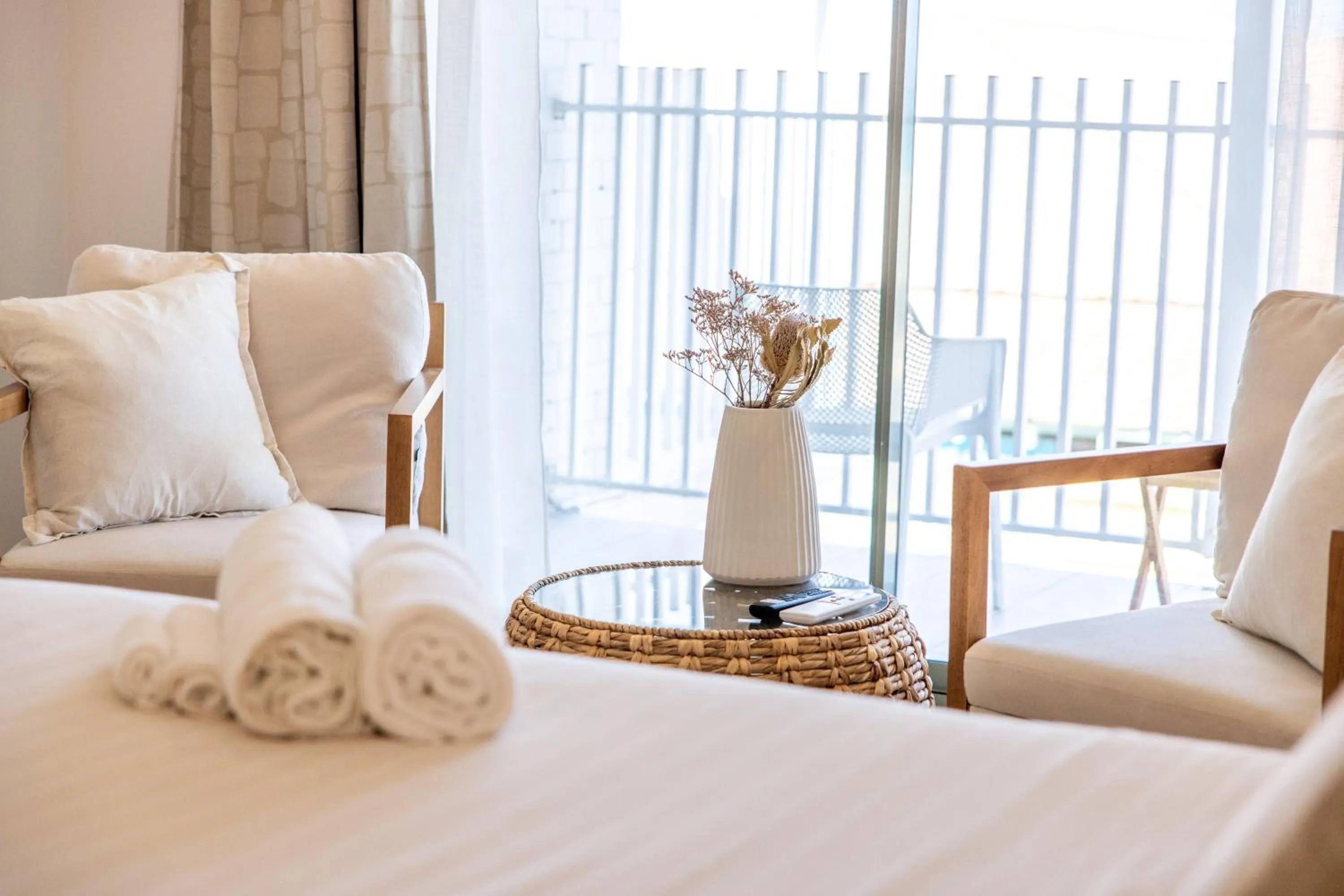 Living room, Bed in The African Reef