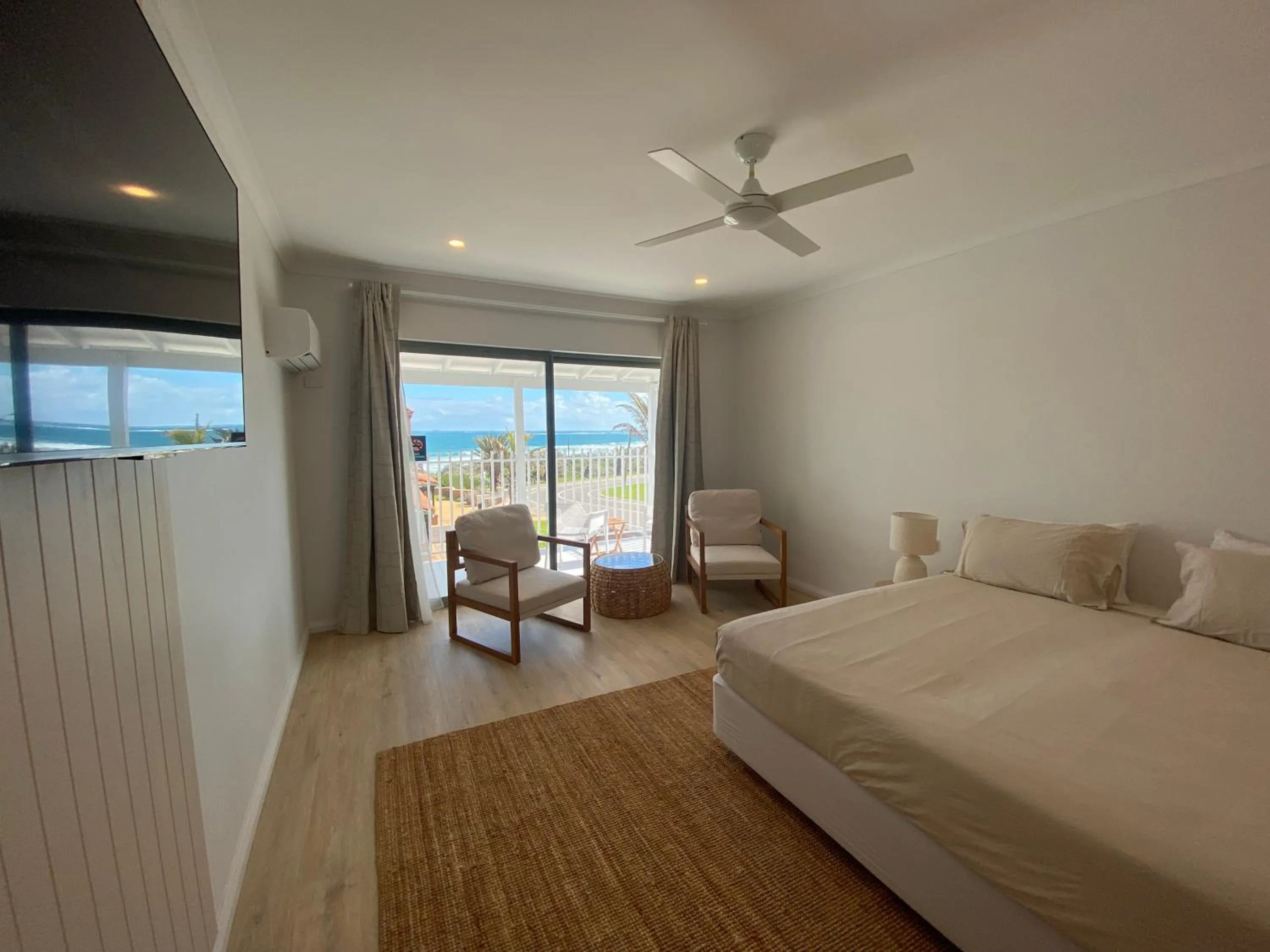 Bedroom, Bed in The African Reef