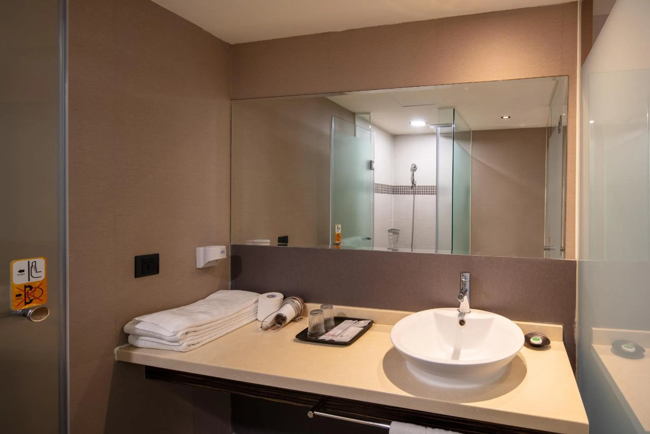 Shower in Rich & Free Hotel - Kaifeng 富逸旅趣-北車開封館