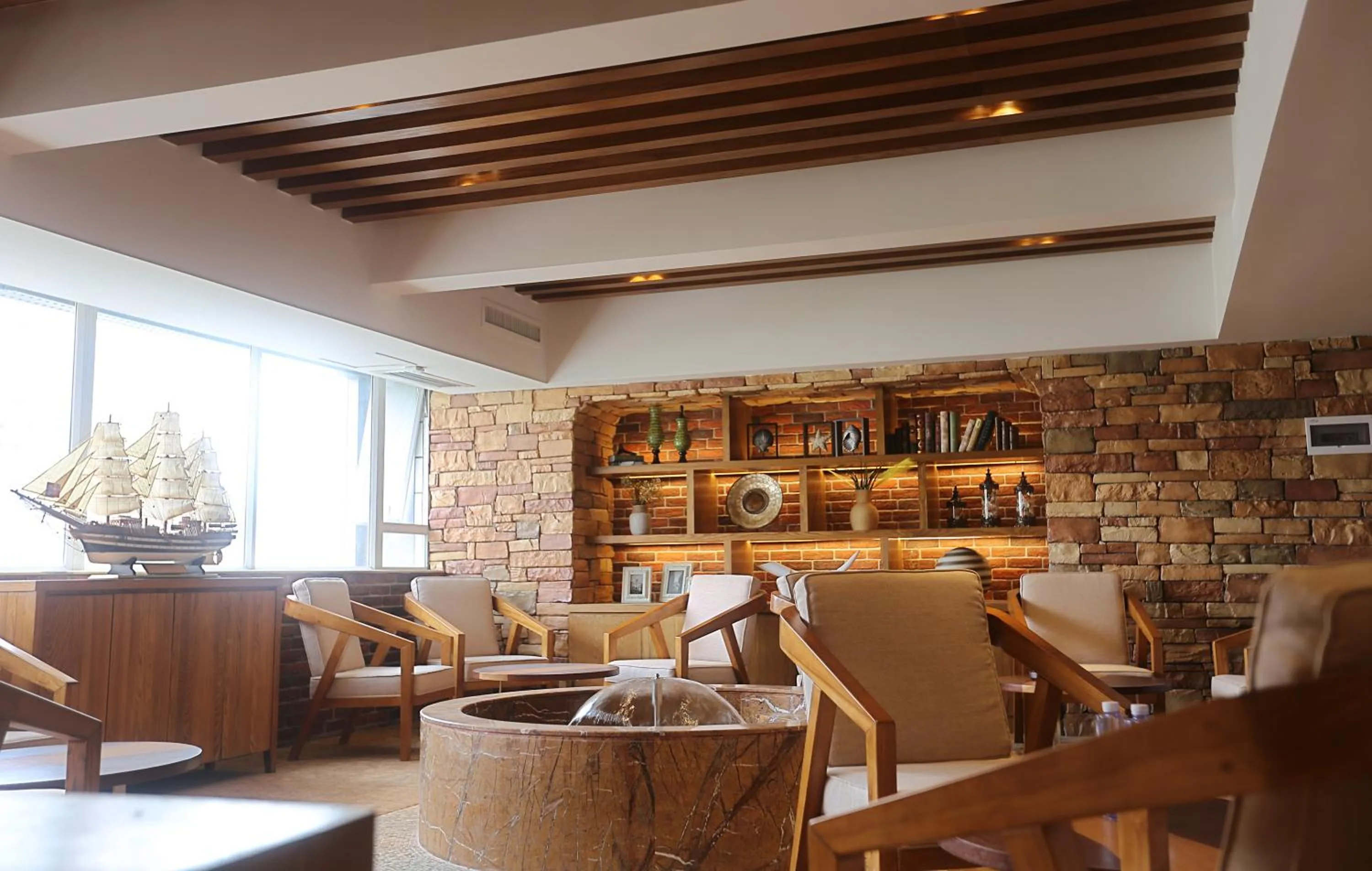 Lounge/Bar in Gondola Hotel