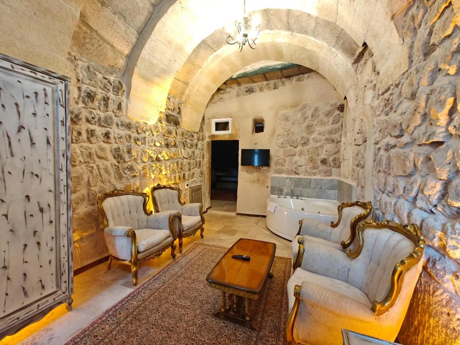 Seating area in Karlık Cave Suite Cappadocia