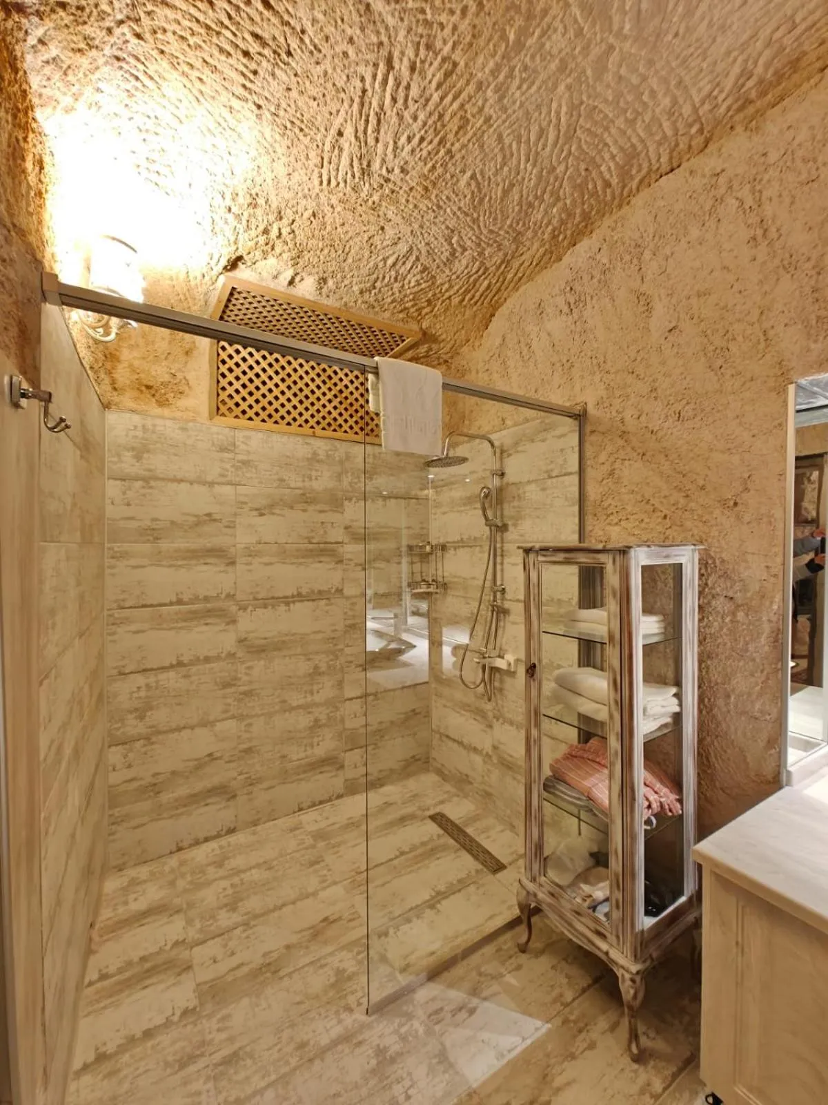 Shower, Bed in Karlık Cave Suite Cappadocia