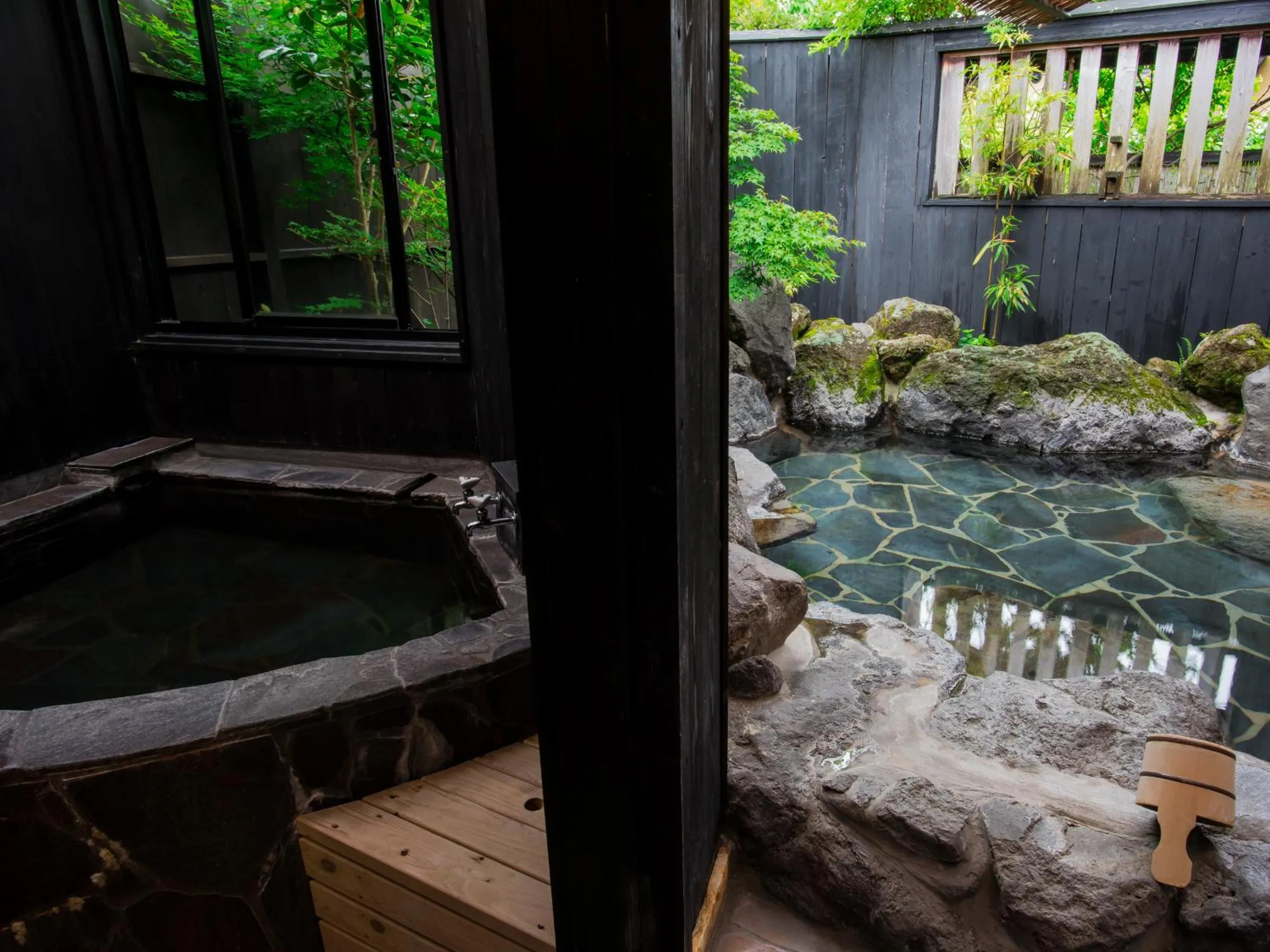 Hot Spring Bath in Yurari Rokumyo
