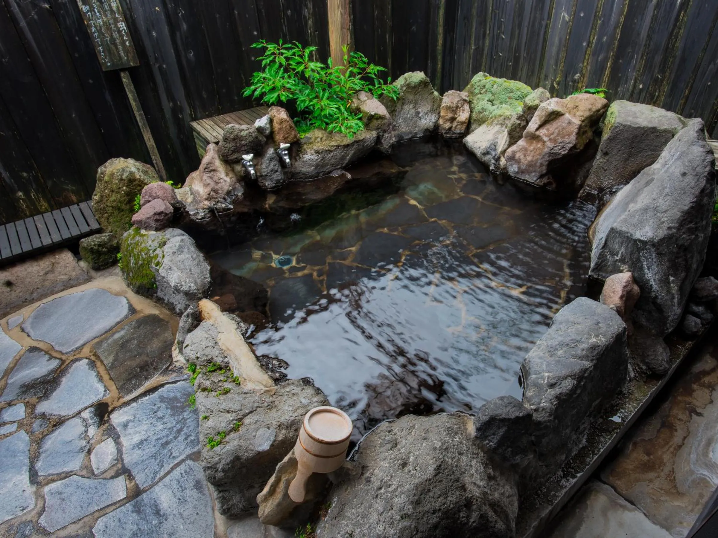Hot Spring Bath in Yurari Rokumyo