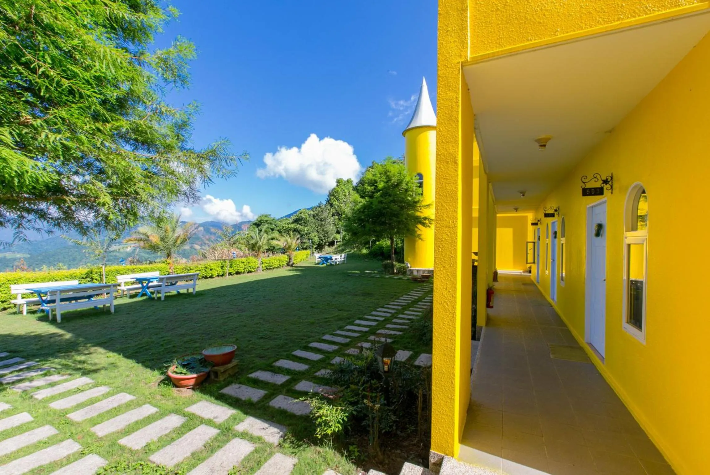 Area and facilities in Cingjing Brilliant Twins of Seattle