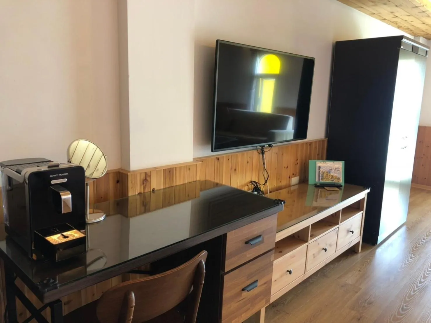 TV and multimedia in Cingjing Brilliant Twins of Seattle