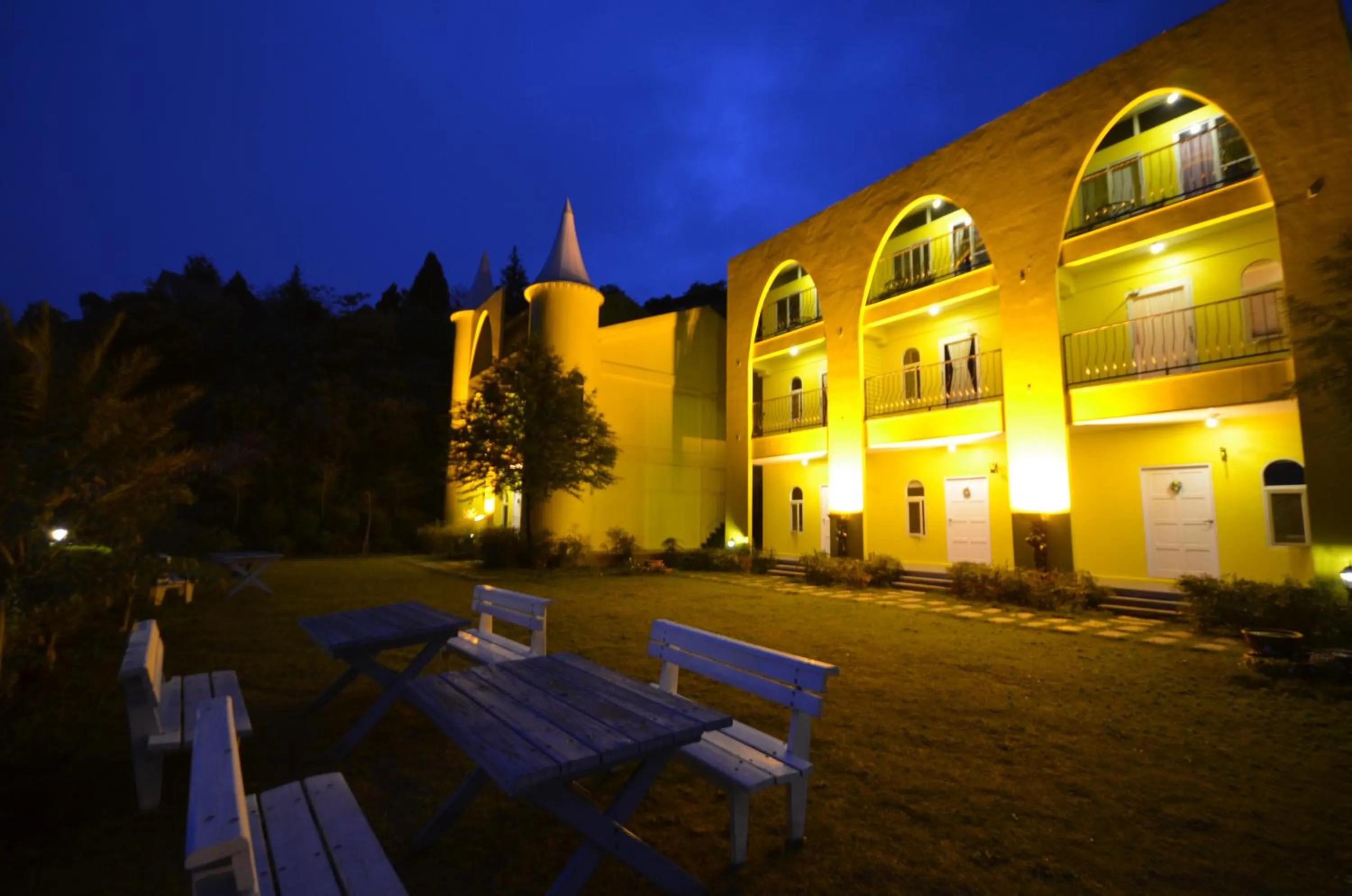 Property building in Cingjing Brilliant Twins of Seattle