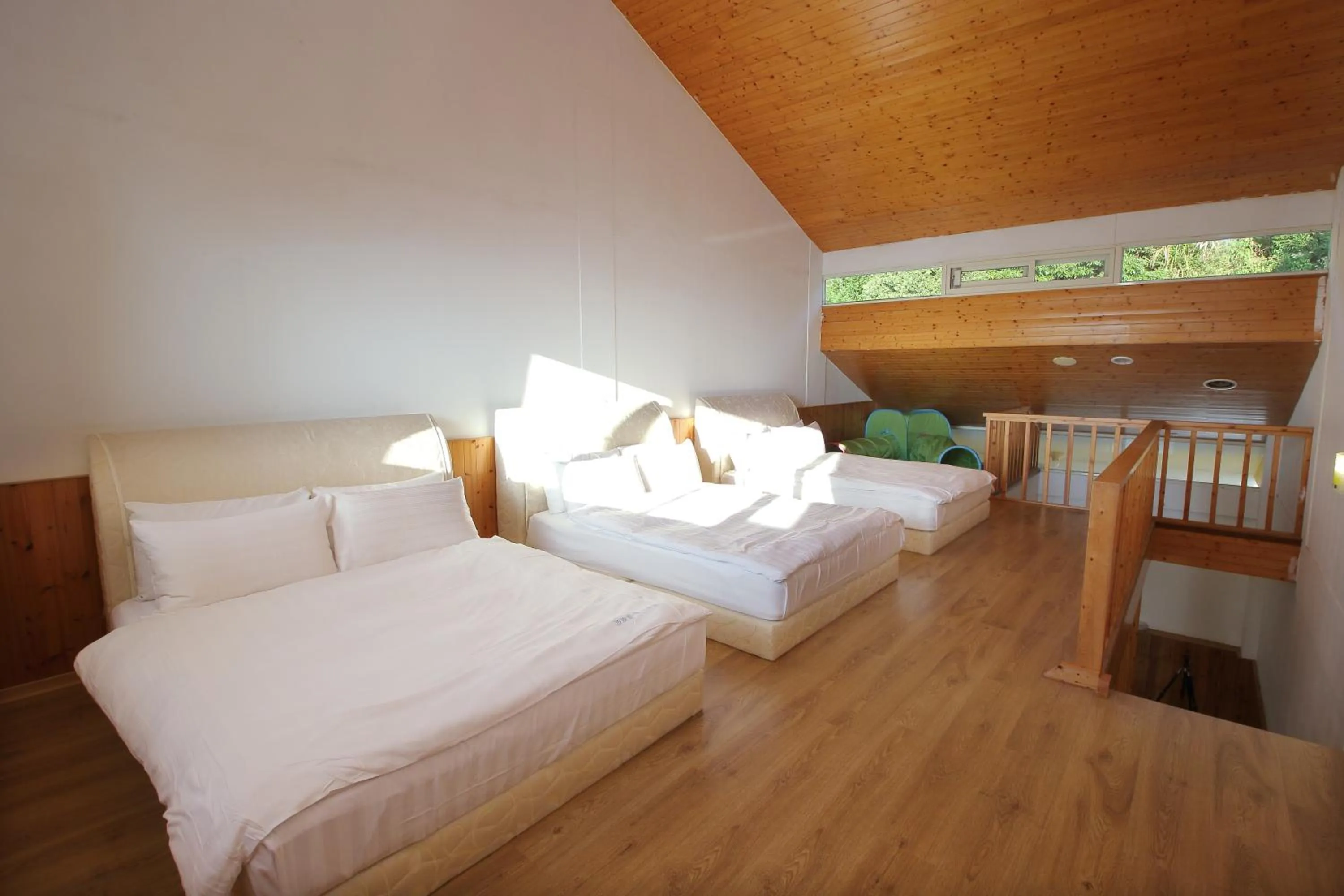 Photo of the whole room, Bed in Cingjing Brilliant Twins of Seattle