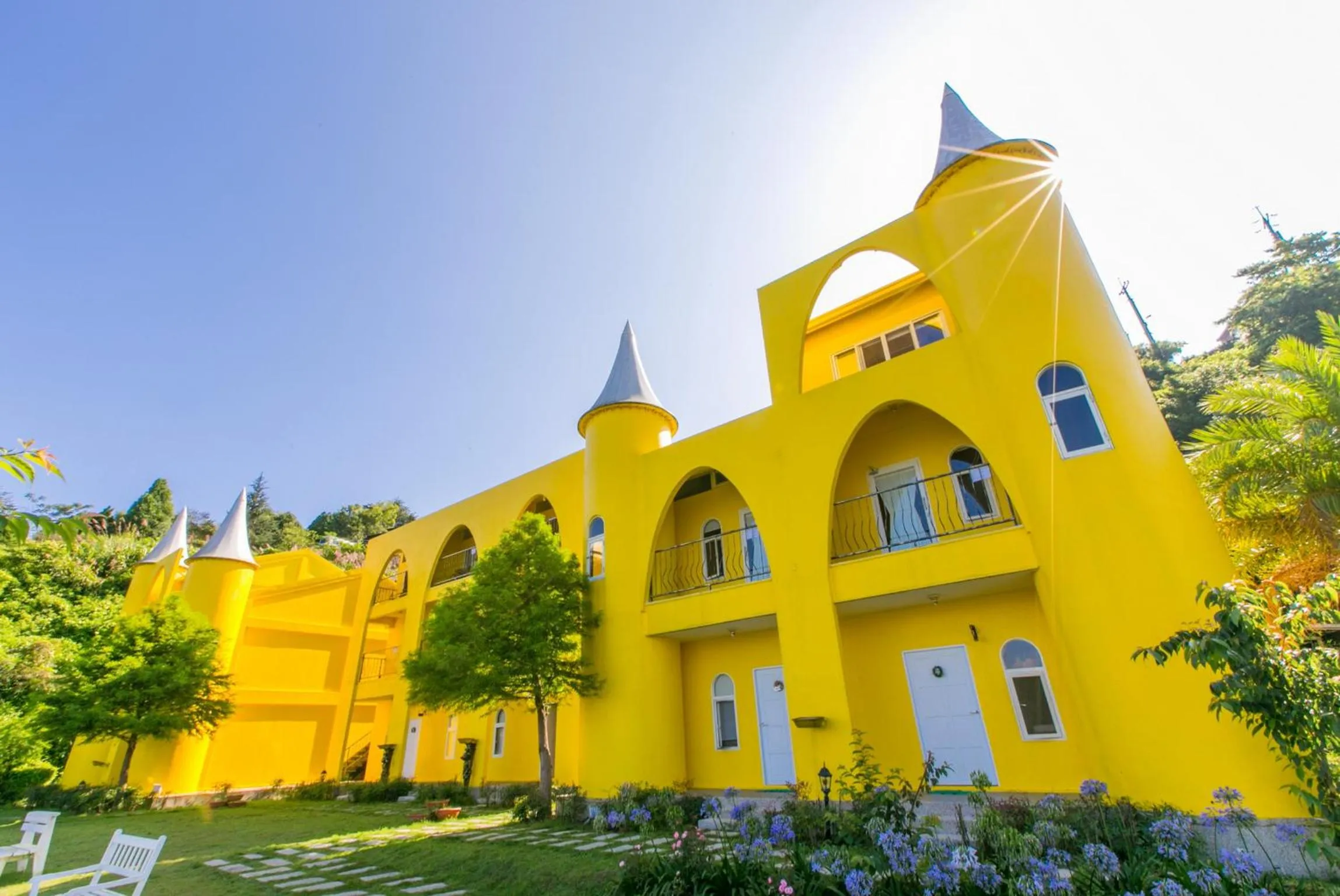 Property building in Cingjing Brilliant Twins of Seattle