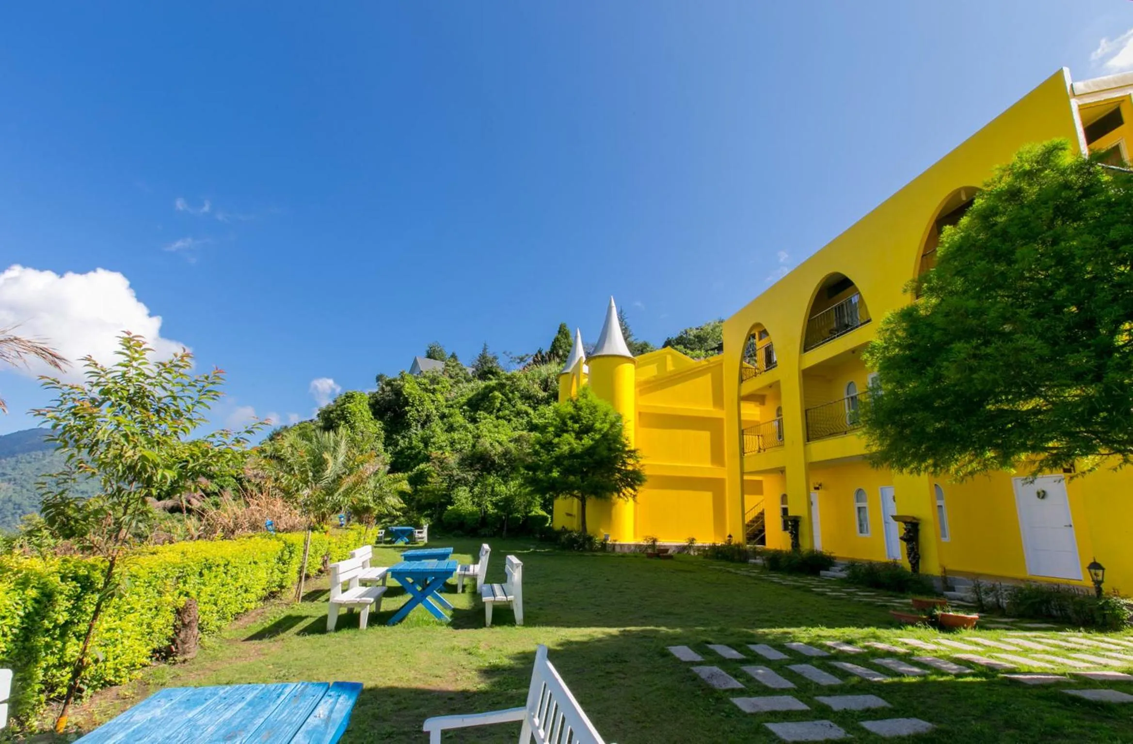 Area and facilities in Cingjing Brilliant Twins of Seattle