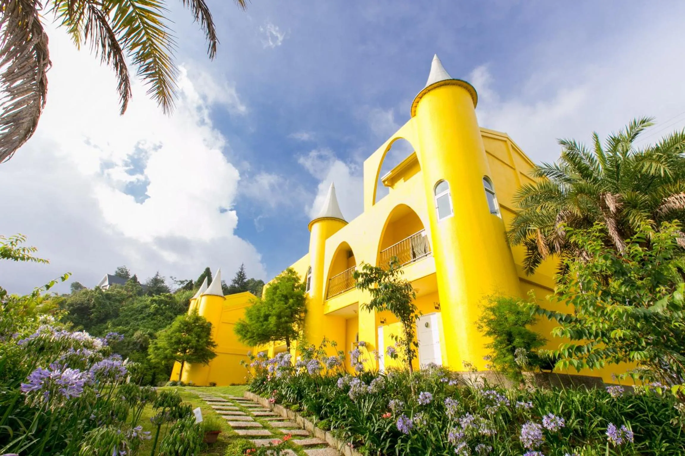 Property building in Cingjing Brilliant Twins of Seattle