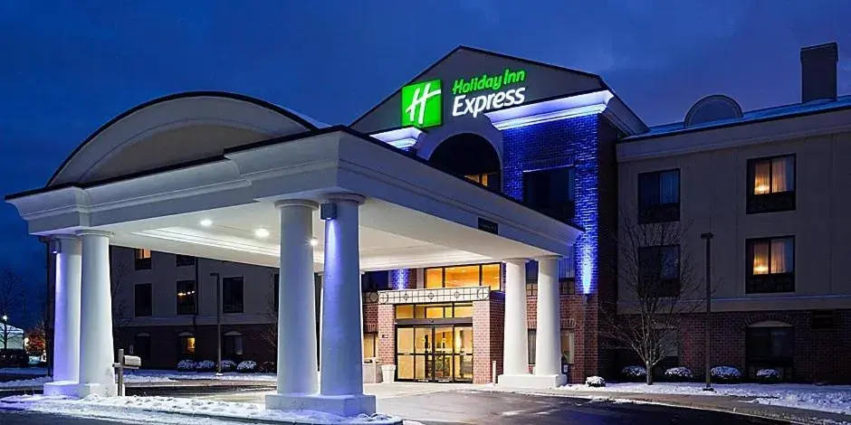 Holiday Inn Express Milwaukee N- Brown Deer/Mequon Holiday Inn Express Milwaukee N- Brown Deer/Mequon