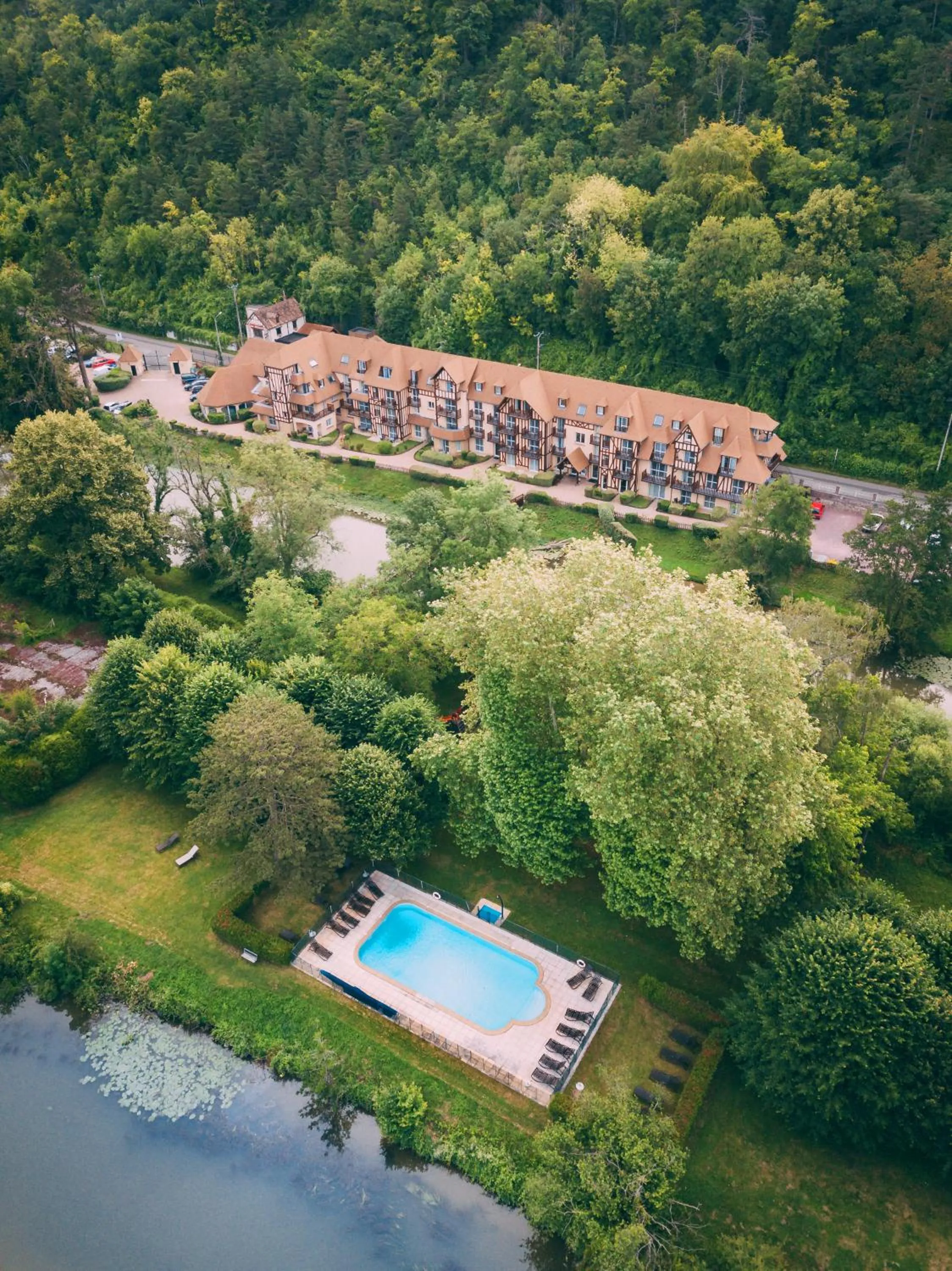 Swimming pool in Club Wyndham Normandy