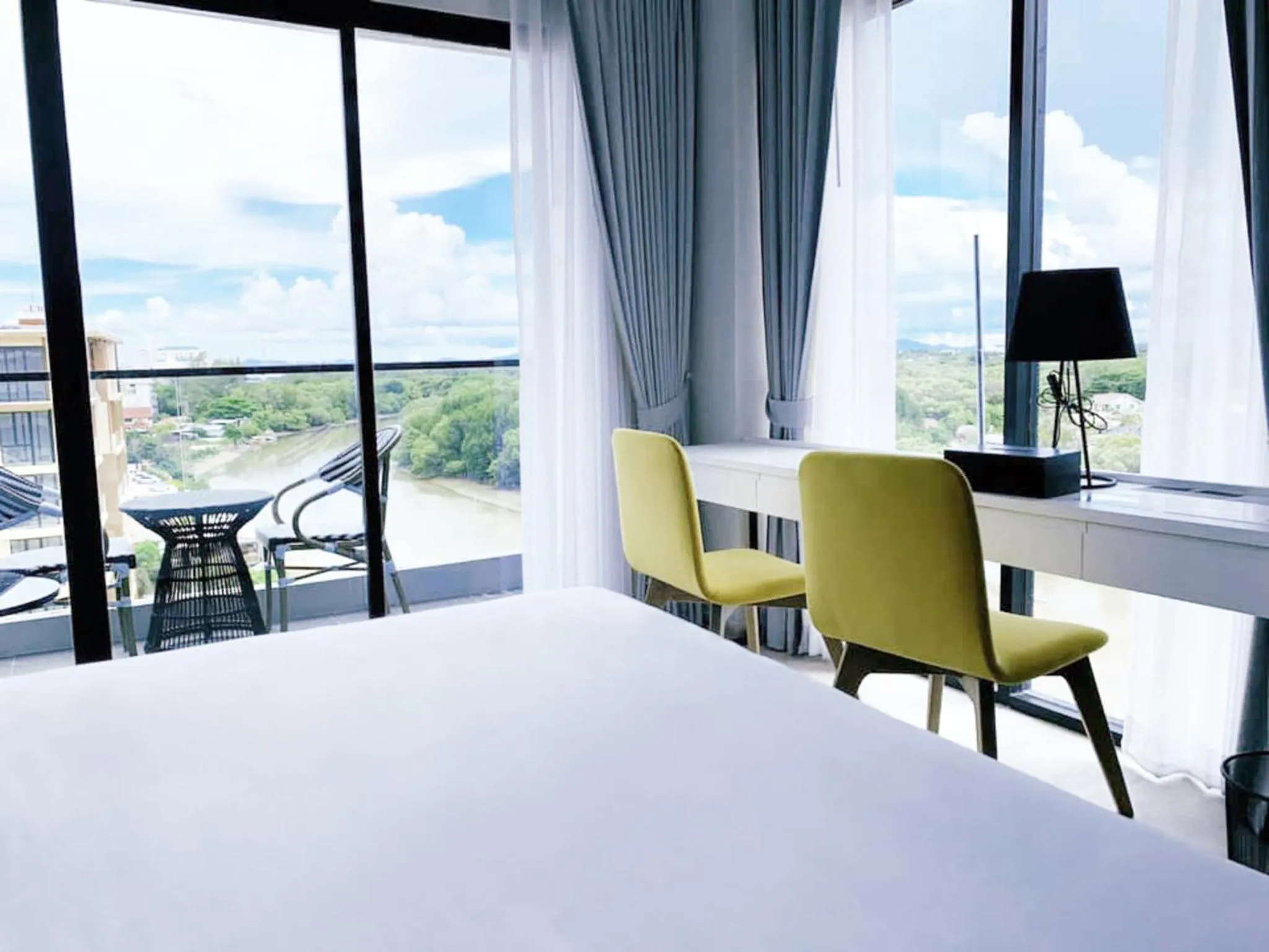 Seating area, Bed in Fortune Saeng Chan Beach Hotel Rayong - SHA Plus