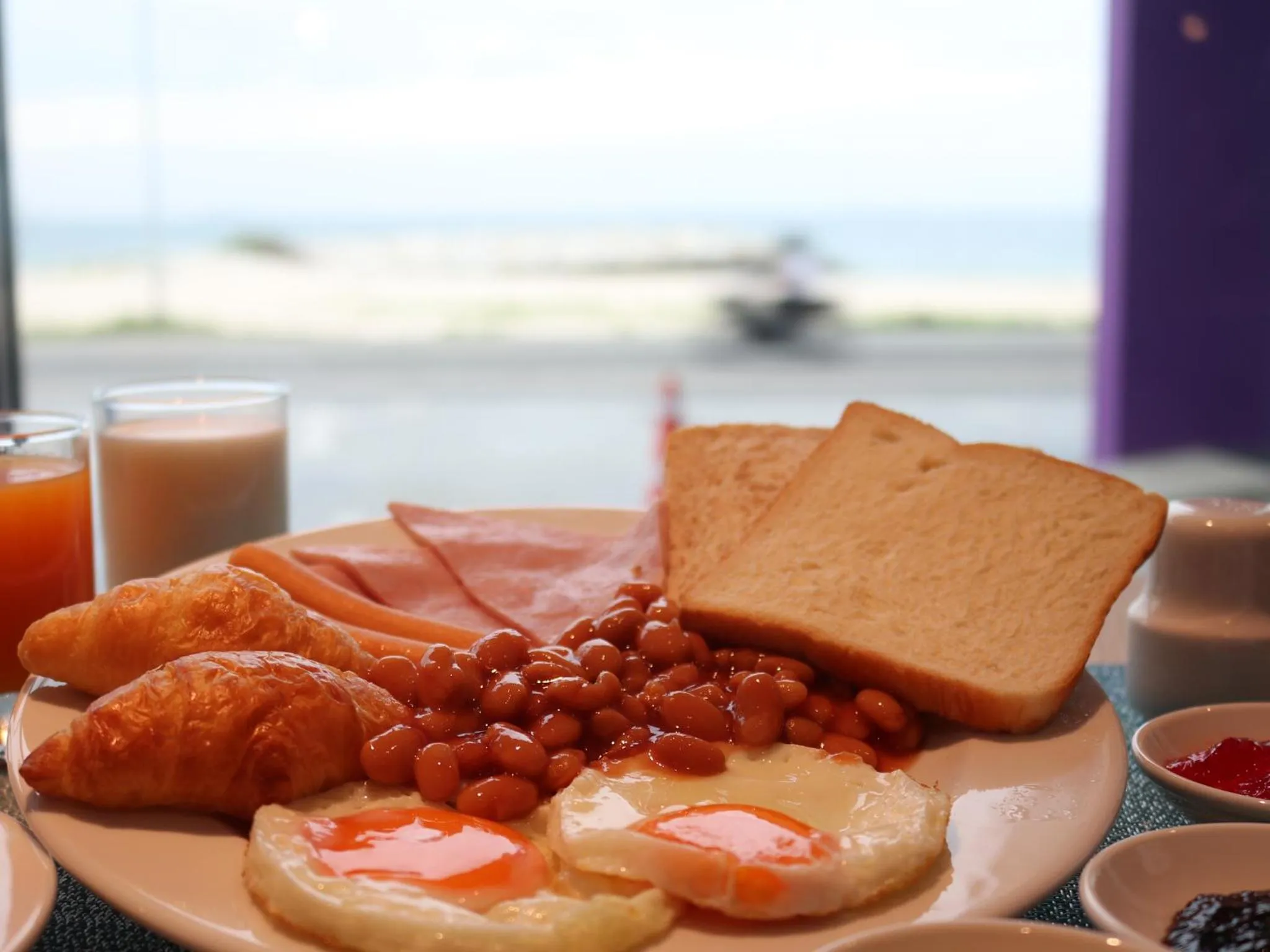 Restaurant/places to eat in Fortune Saeng Chan Beach Hotel Rayong - SHA Plus