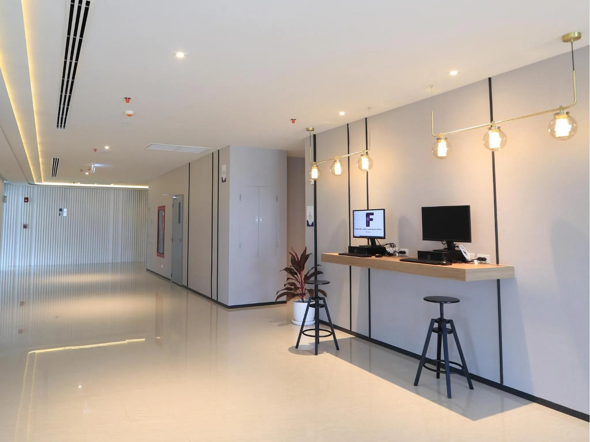 Area and facilities in Fortune Saeng Chan Beach Hotel Rayong - SHA Plus