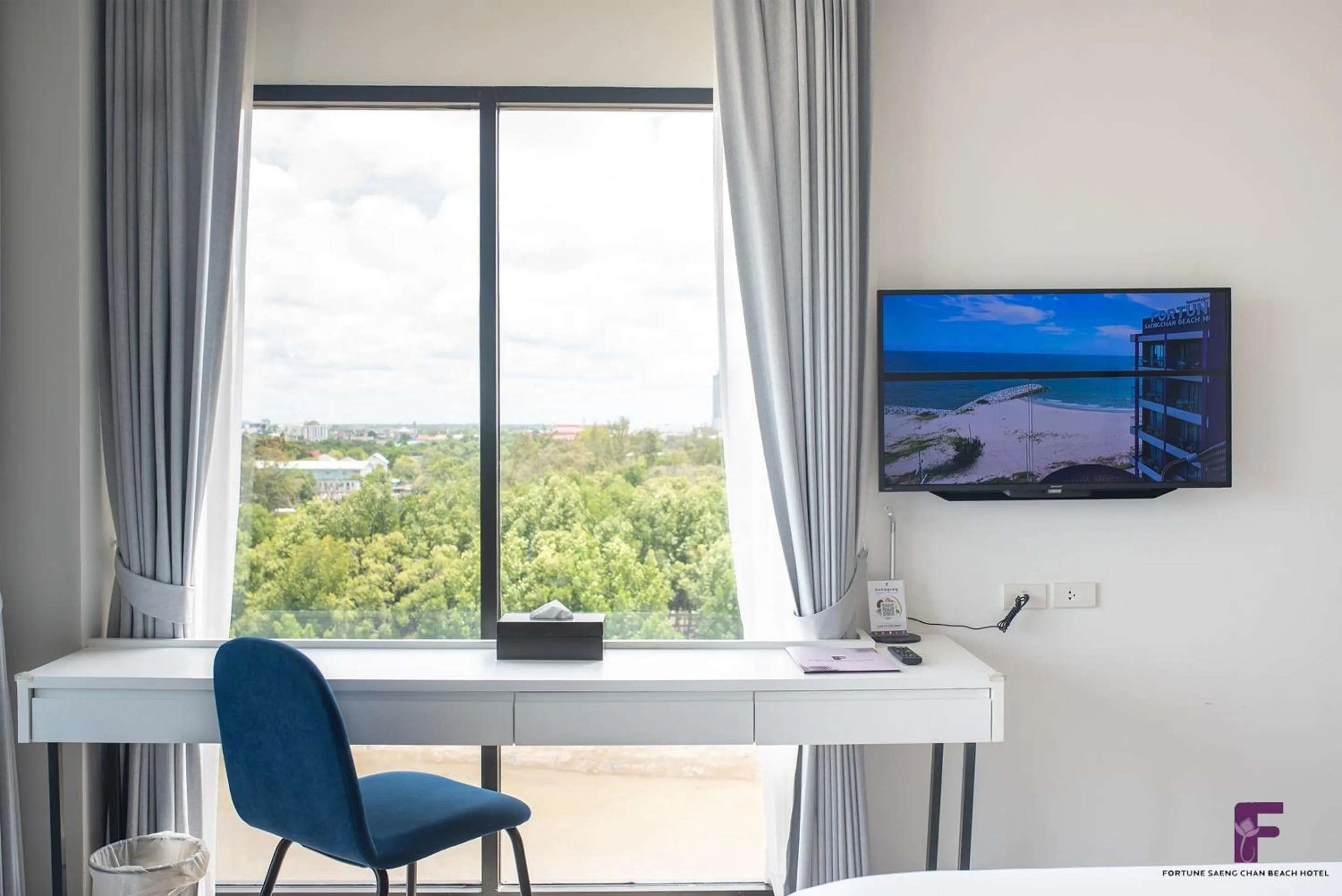 Area and facilities in Fortune Saeng Chan Beach Hotel Rayong - SHA Plus