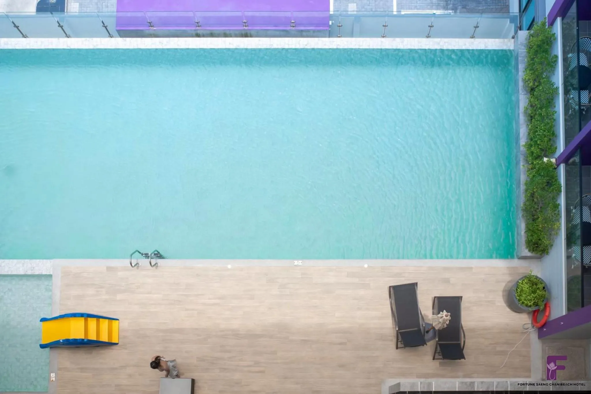 Swimming pool in Fortune Saeng Chan Beach Hotel Rayong - SHA Plus