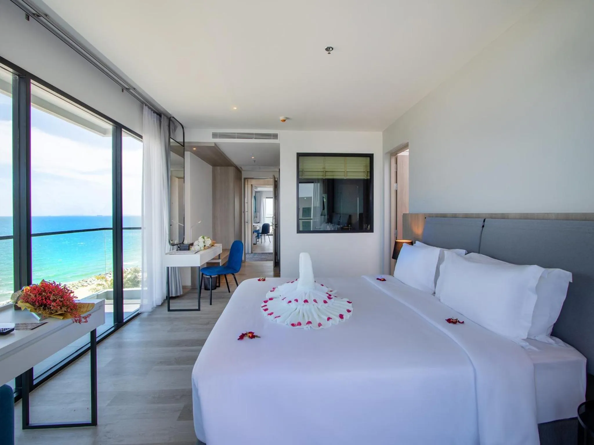 Sea view, Bed in Fortune Saeng Chan Beach Hotel Rayong - SHA Plus