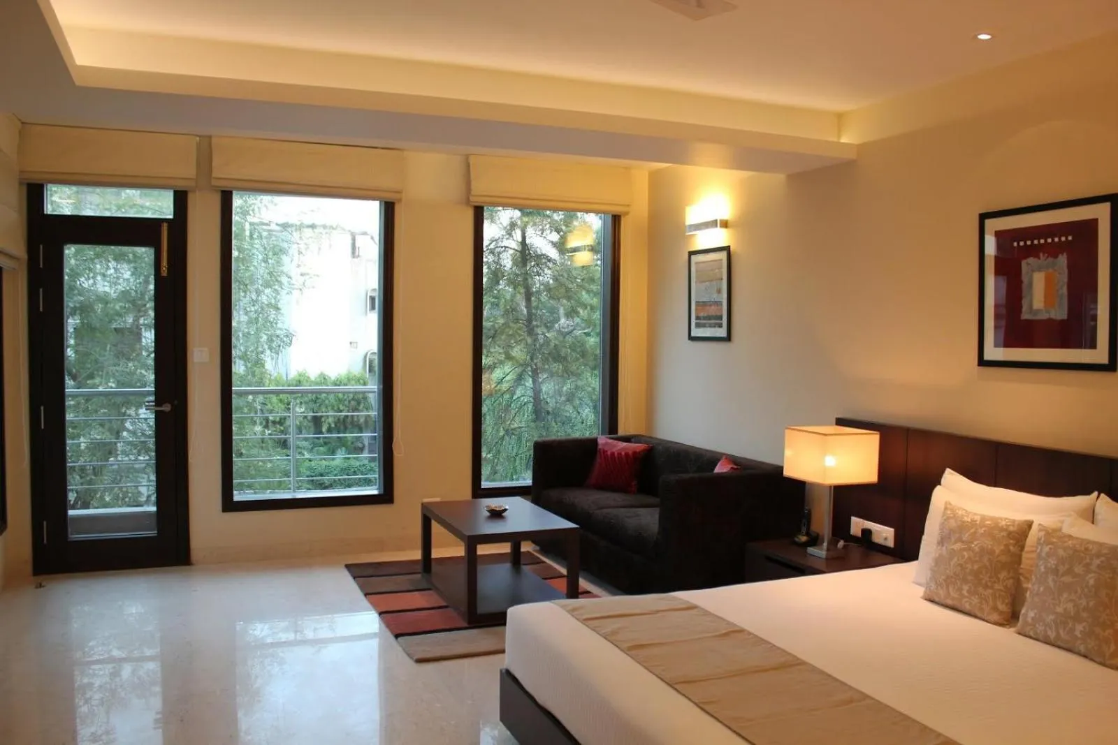 Deluxe Double Room in 76 Friends Colony