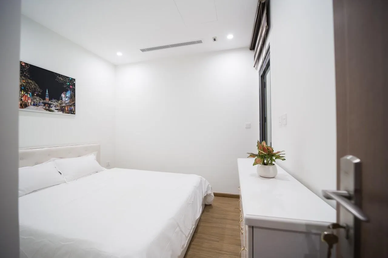 Bed in BOM HOMES- VINHOMES SKYLAKE- SERVICE APARTMENt