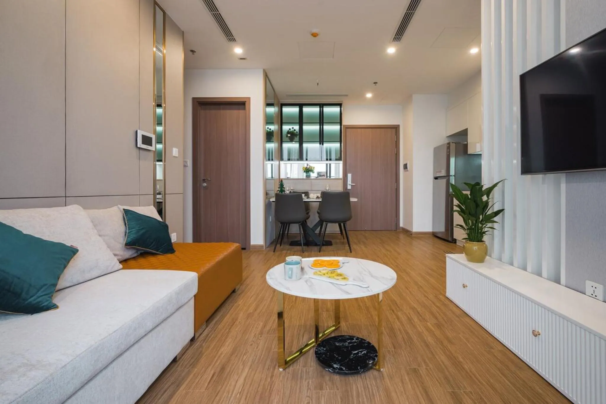 BOM HOMES- VINHOMES SKYLAKE- SERVICE APARTMENt