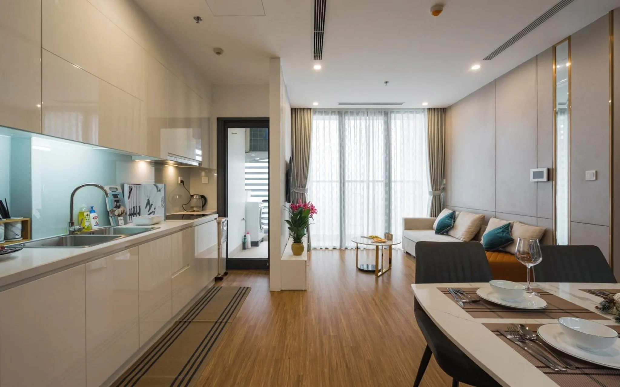 BOM HOMES- VINHOMES SKYLAKE- SERVICE APARTMENt
