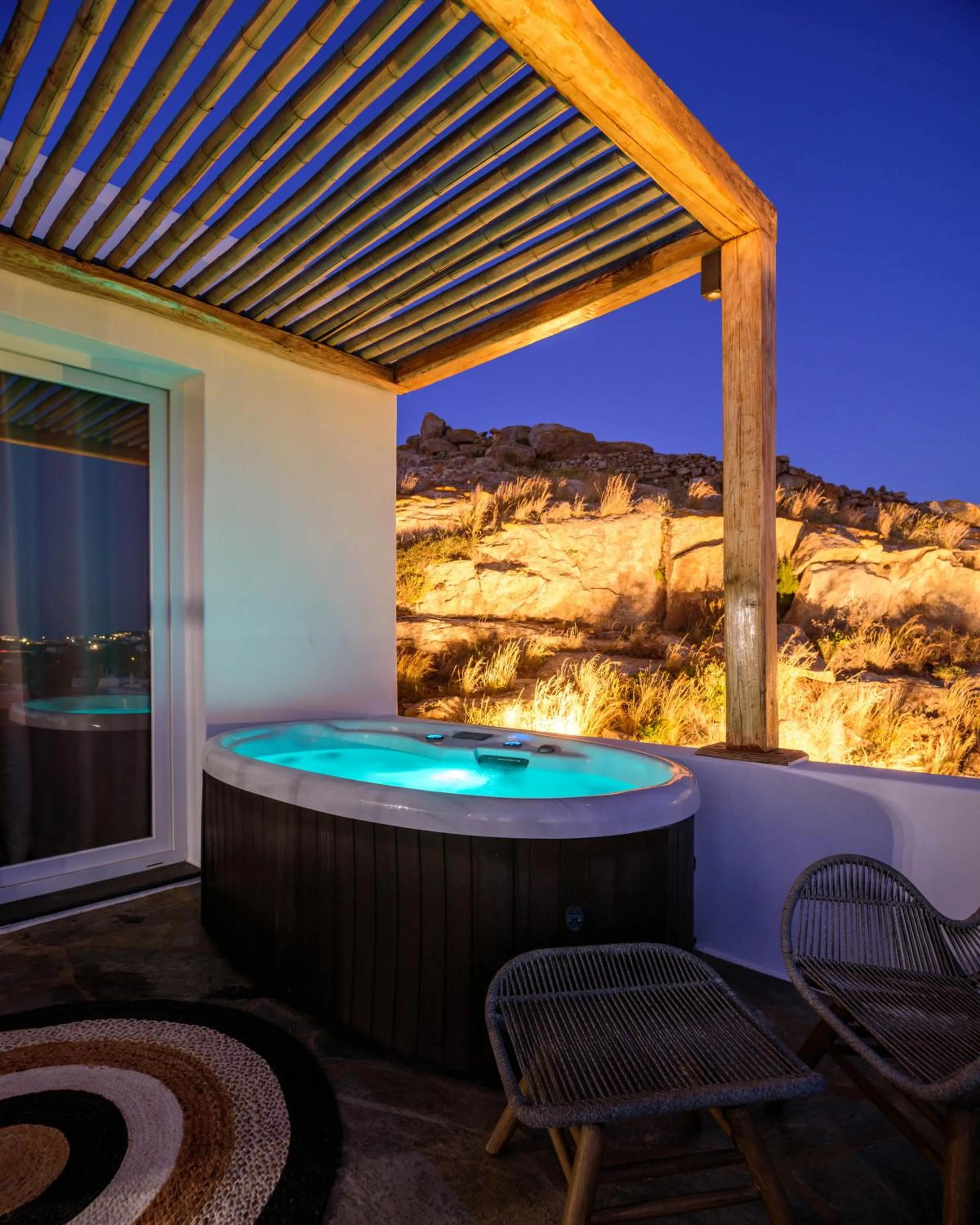 Hot Tub in Vrachos Suites Mykonos