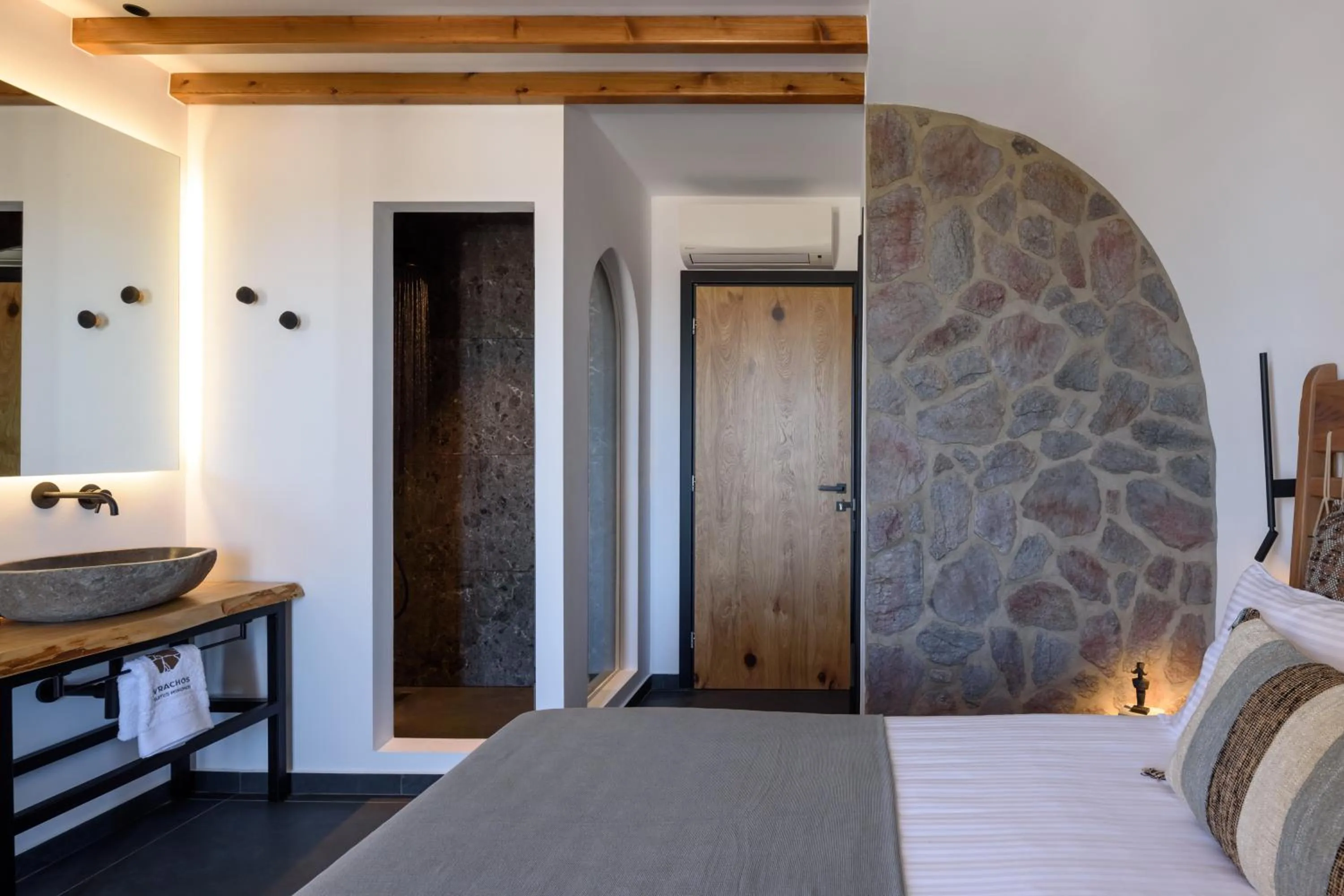 Bedroom, Bed in Vrachos Suites Mykonos