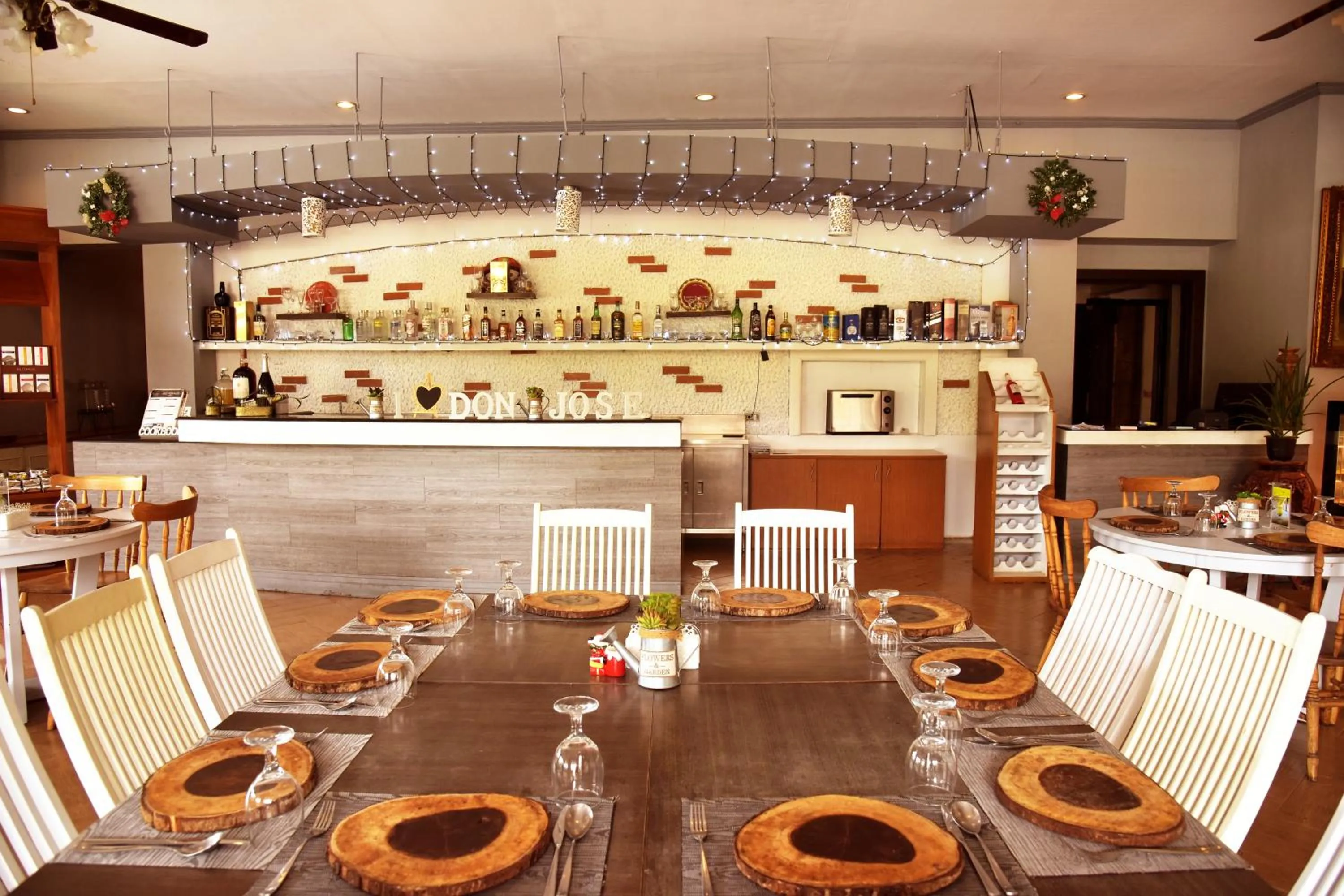 Food and drinks in Forest Crest Nature Hotel and Resort Powered by ASTON