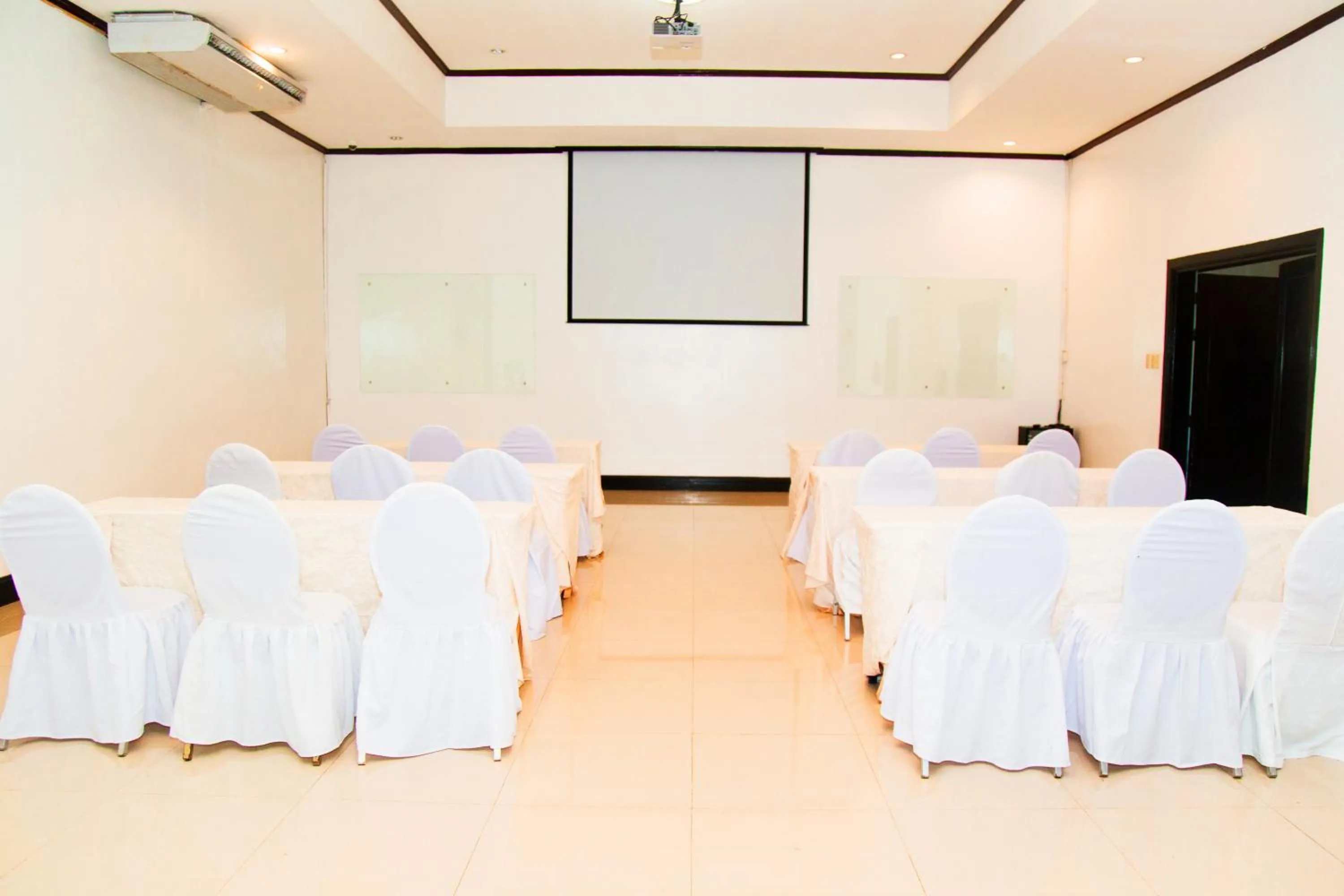 Banquet/Function facilities in Forest Crest Nature Hotel and Resort Powered by ASTON