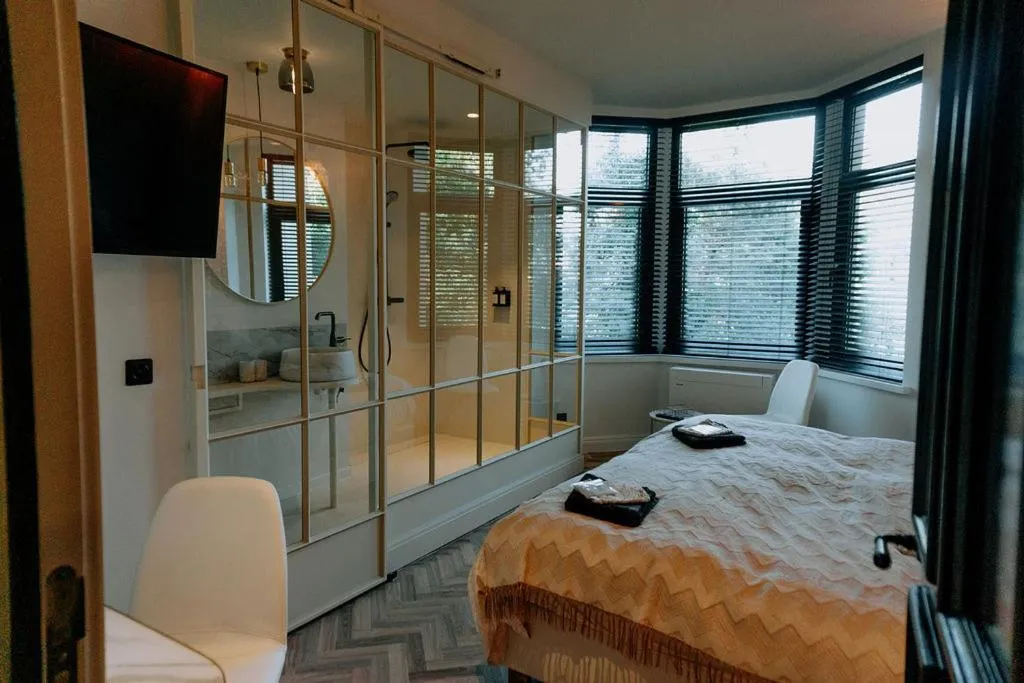 Bathroom, Bed in Fiertelmeers Boutique B&B