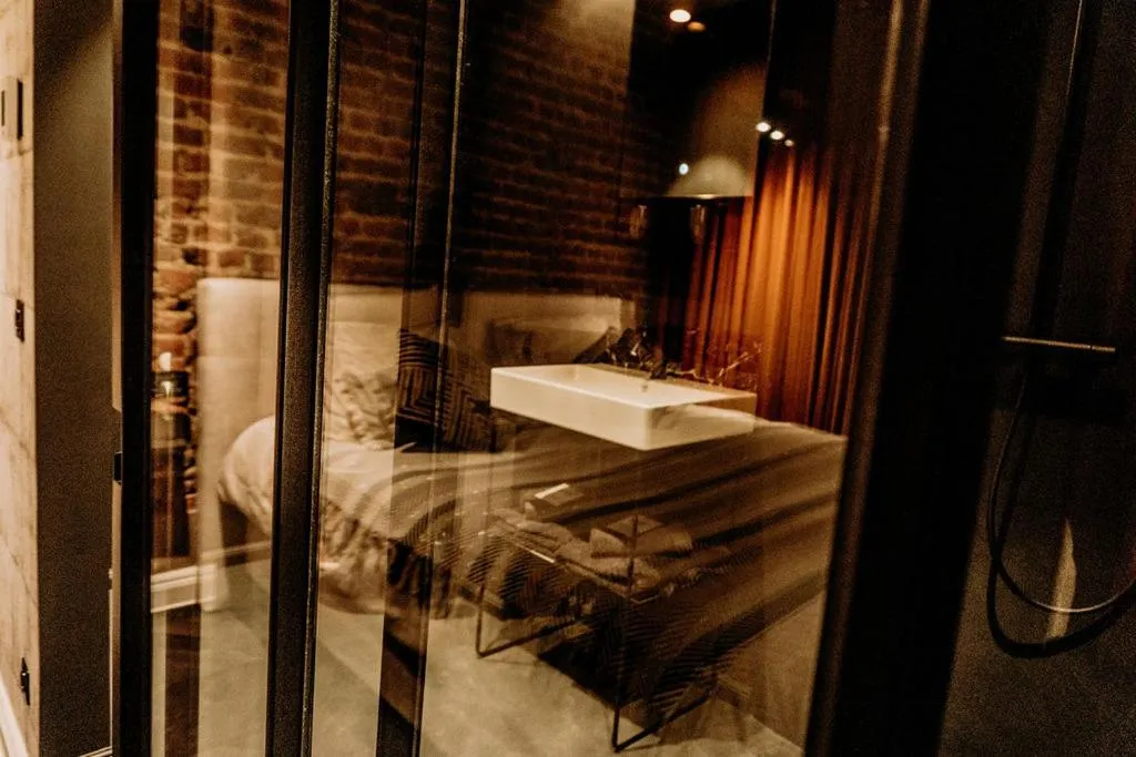 Bathroom, Bed in Fiertelmeers Boutique B&B