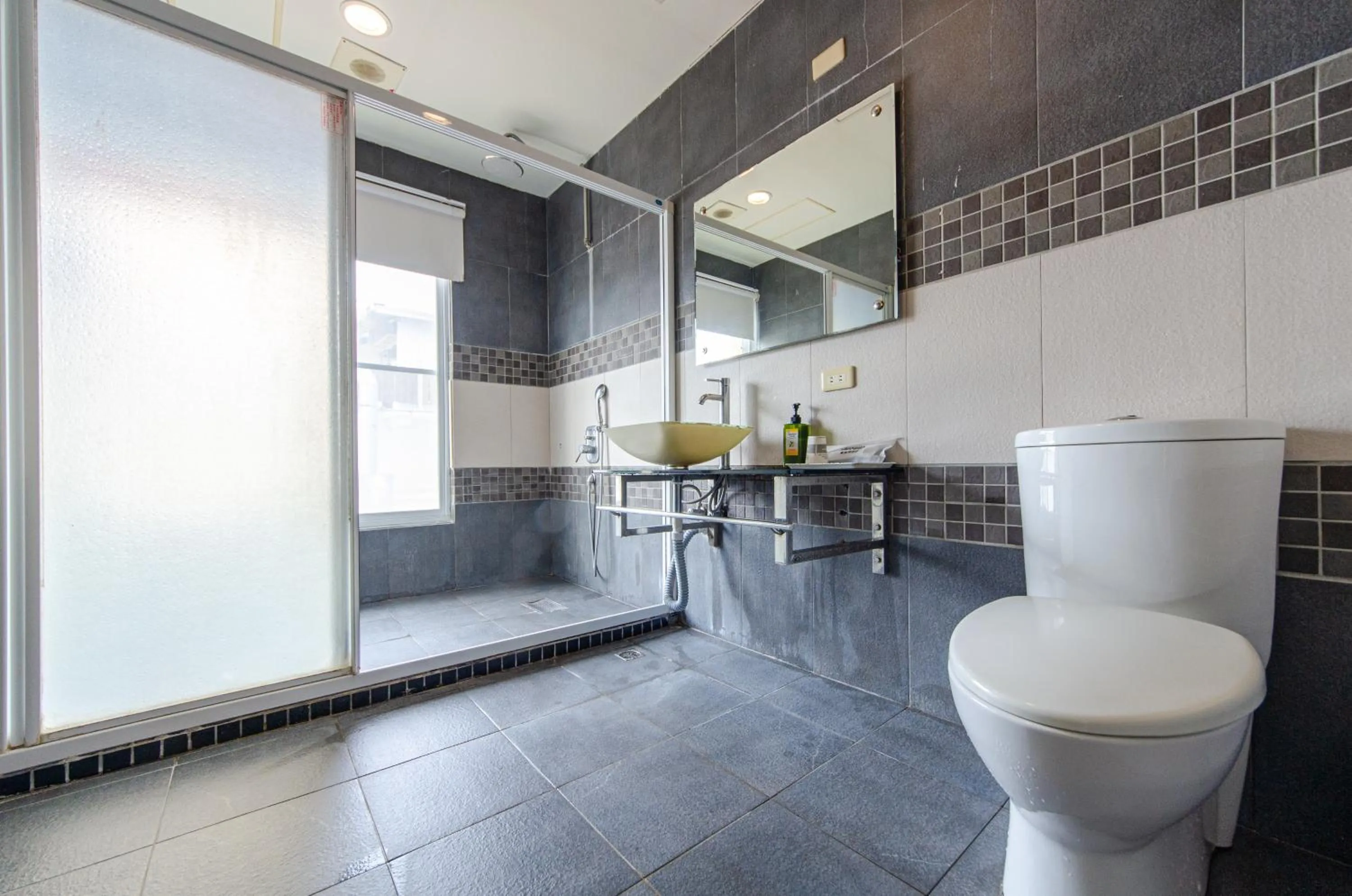 Bathroom in Lanhiwan Inn