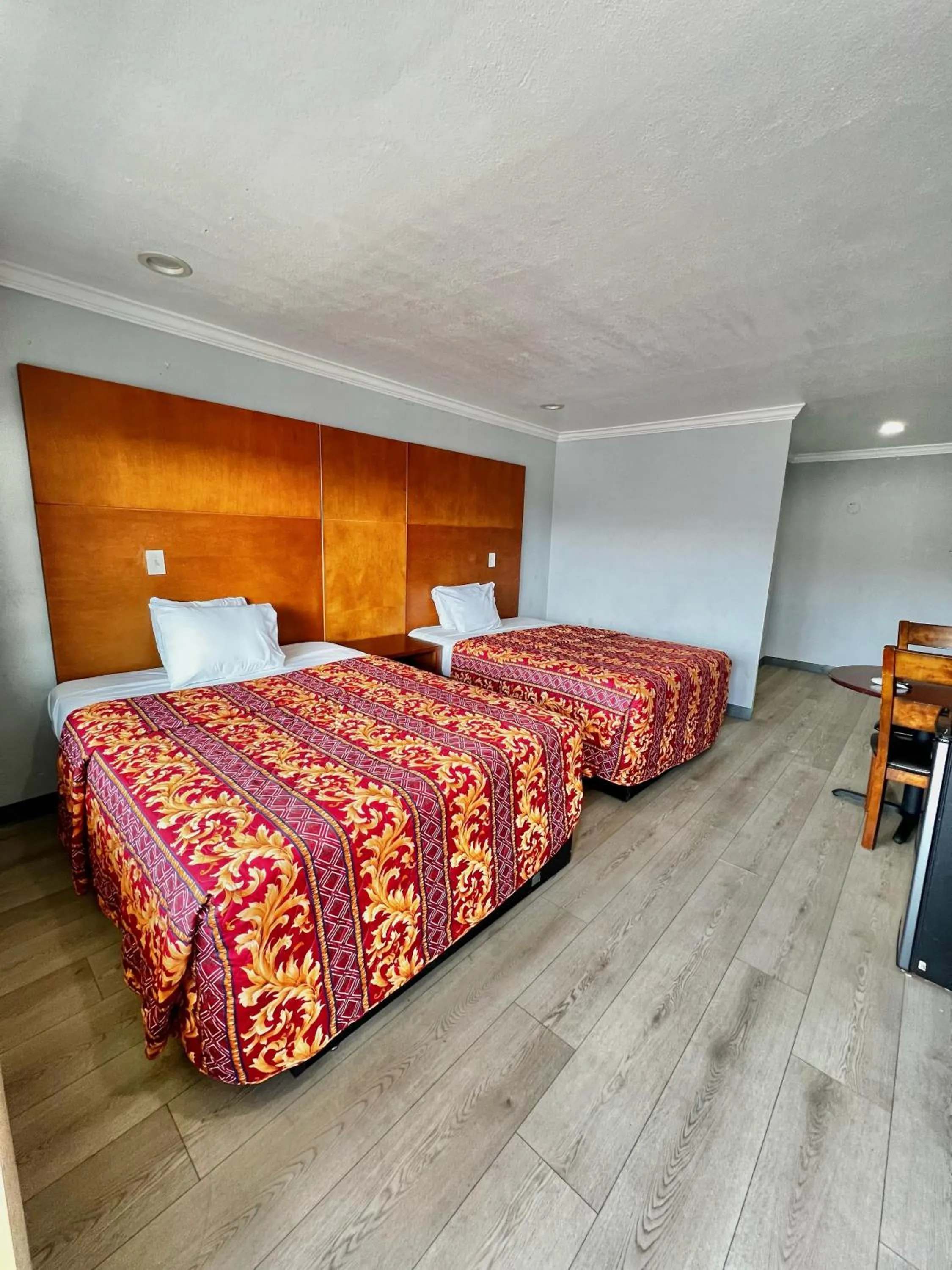 Bed in Aqua Inn Motel