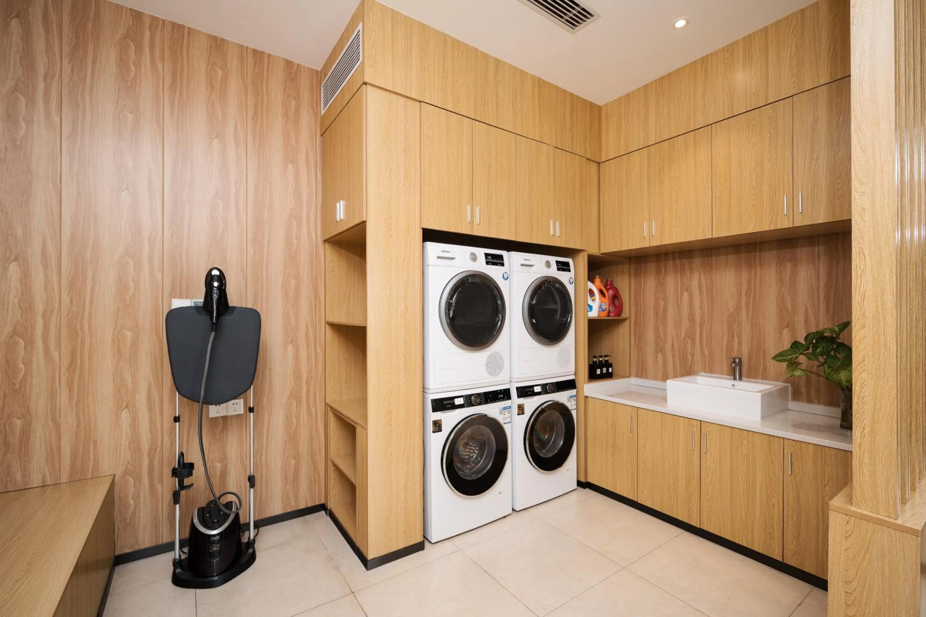 washing machine in Paco Hotel Tаojin Metro Guangzhou