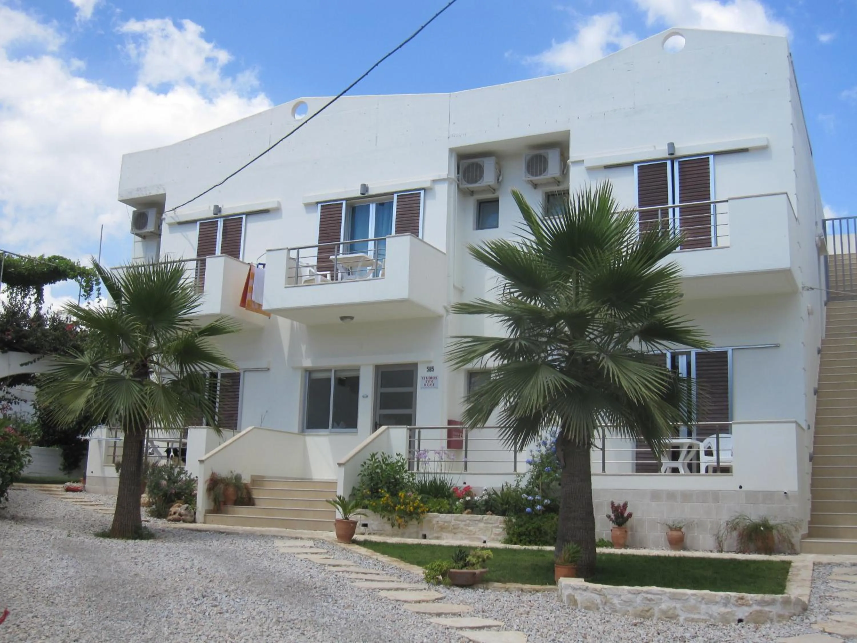 Facade/entrance in Lion-Suites