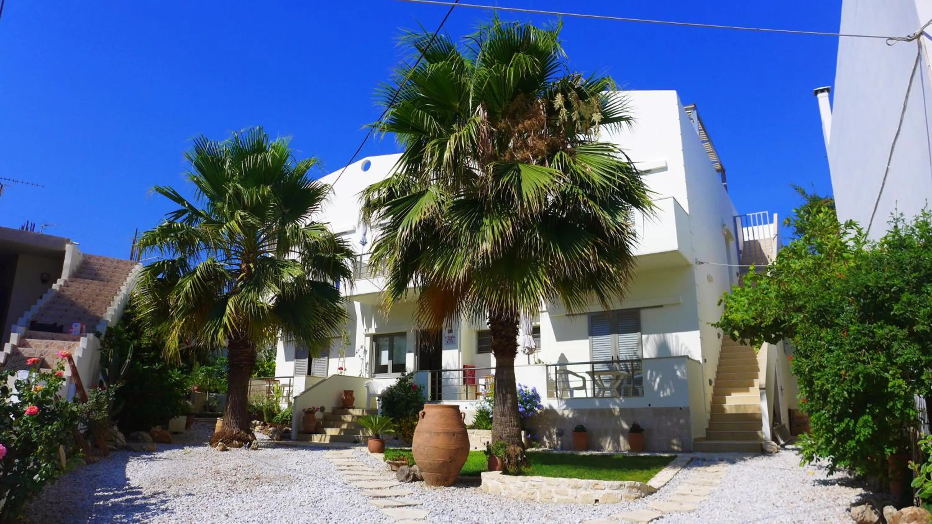 Facade/entrance in Lion-Suites