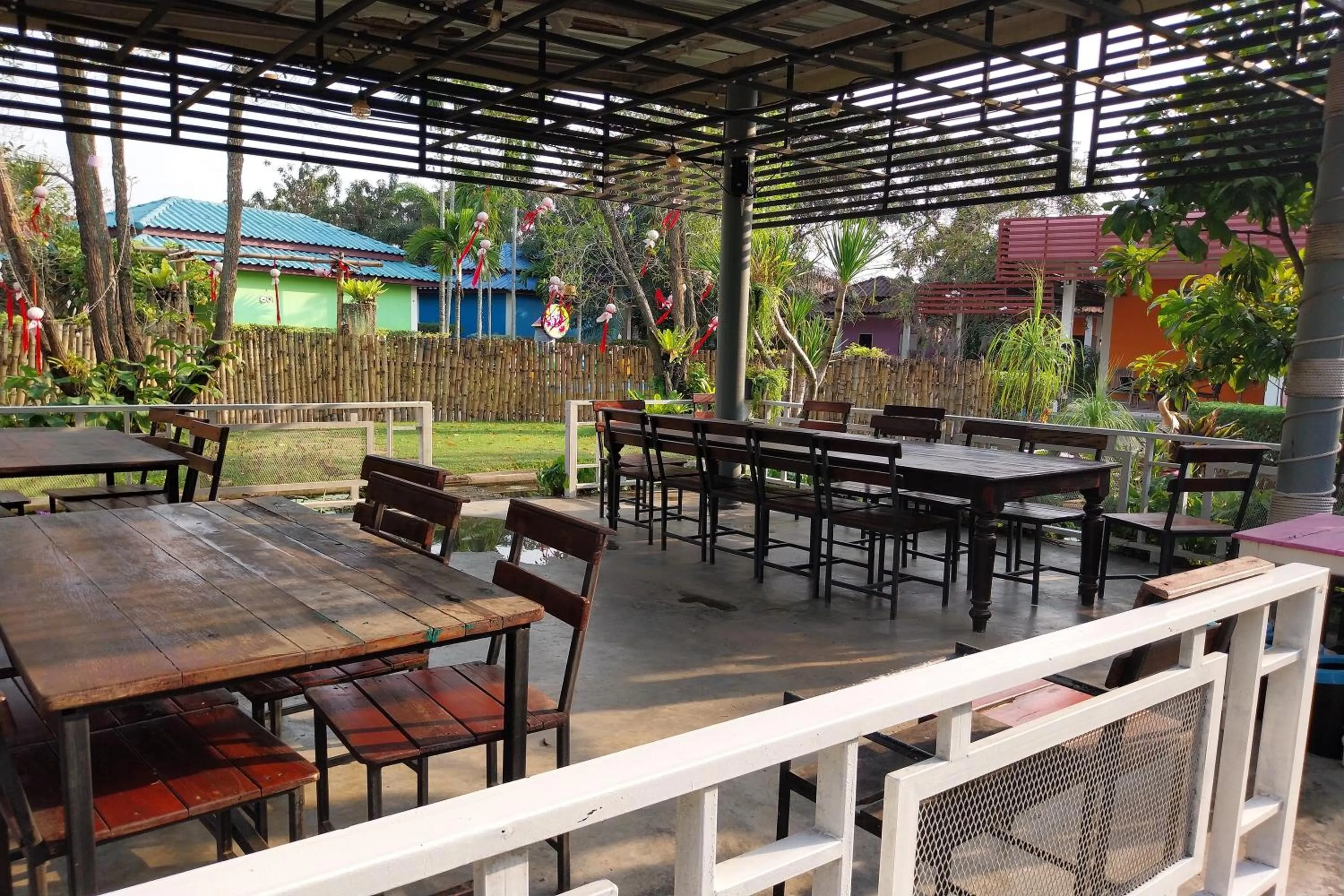 Restaurant/places to eat in Review Resort