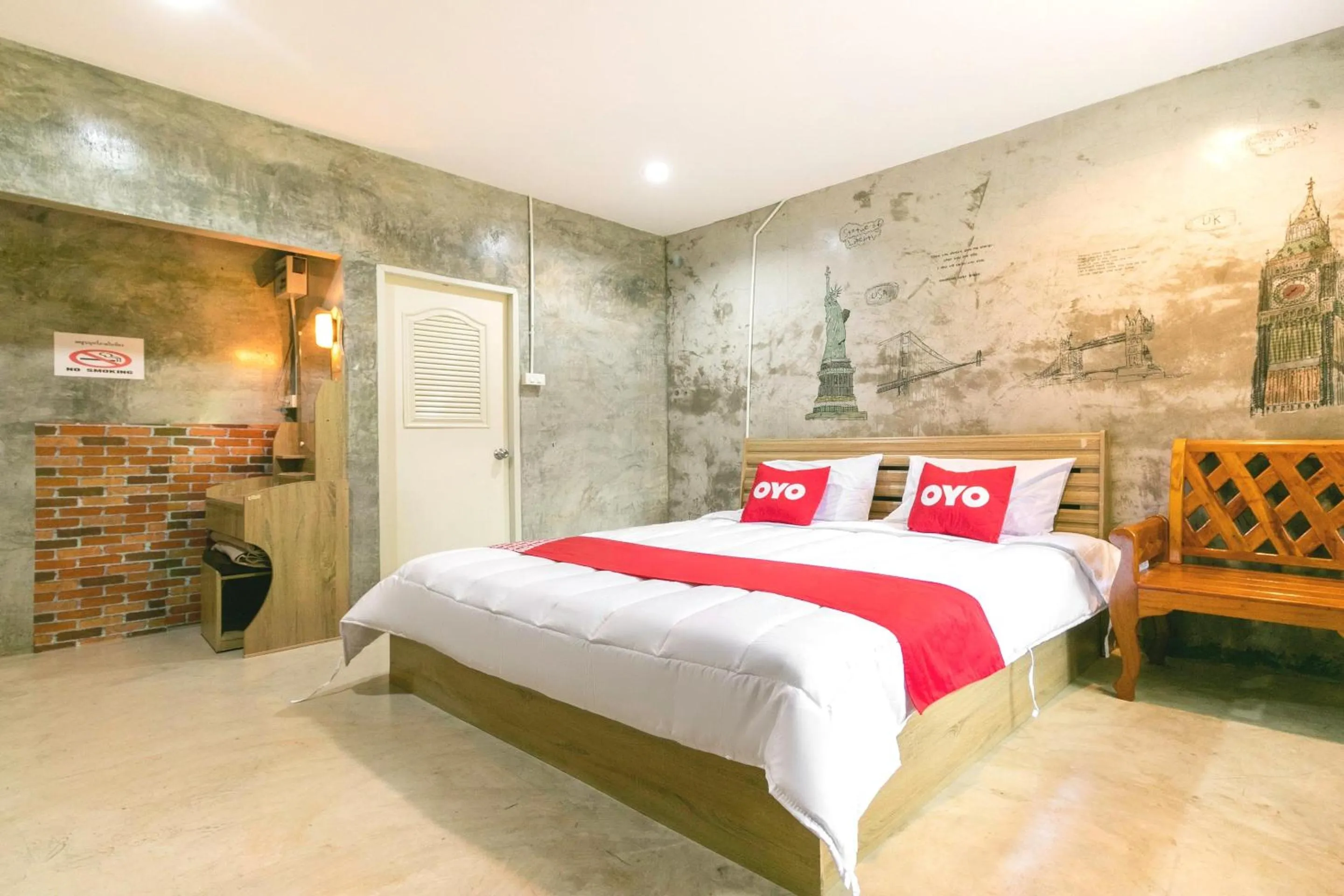 Bedroom, Bed in The Rome Resort