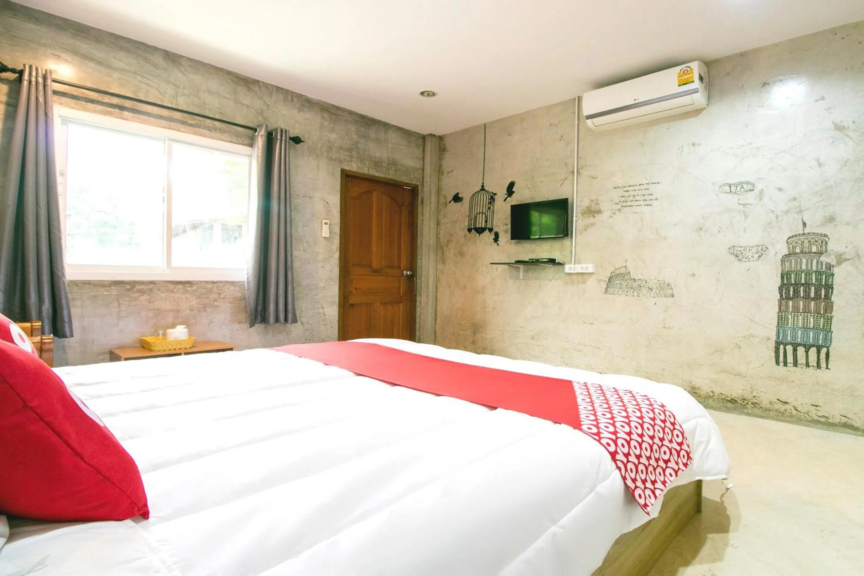 Bedroom, Bed in The Rome Resort