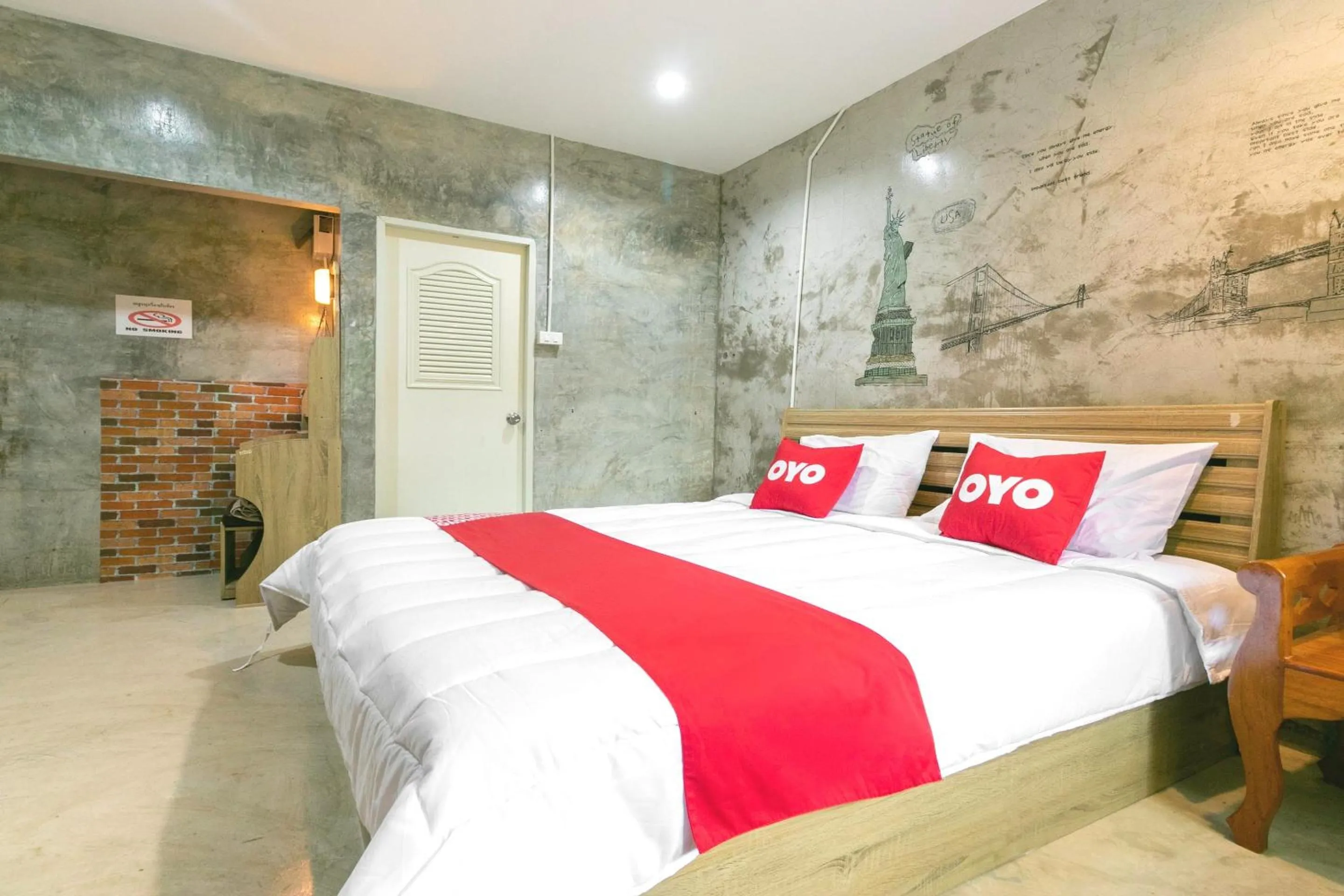 Bedroom, Bed in The Rome Resort