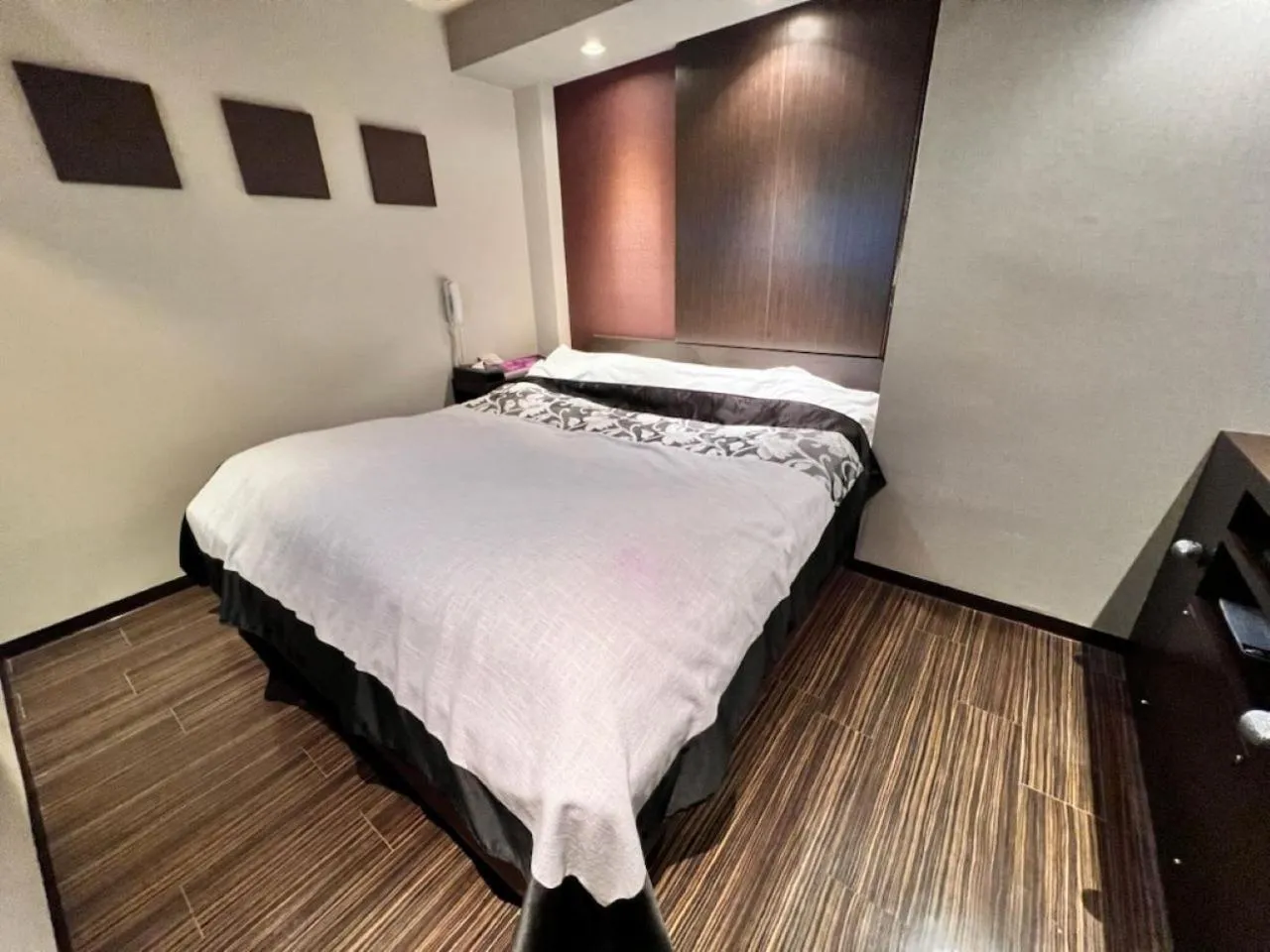 Bed in Hotel Opus -Adult only-