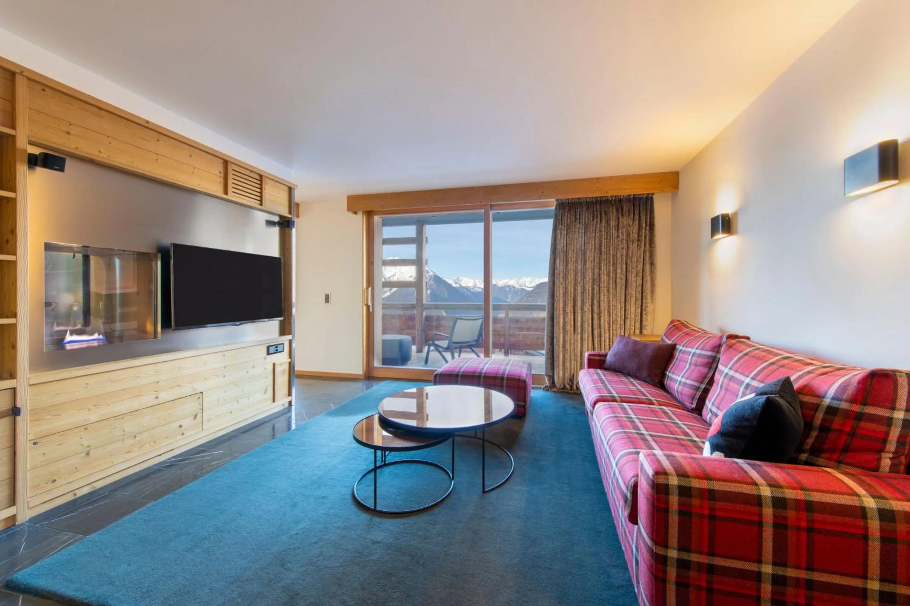 Photo of the whole room in W Verbier