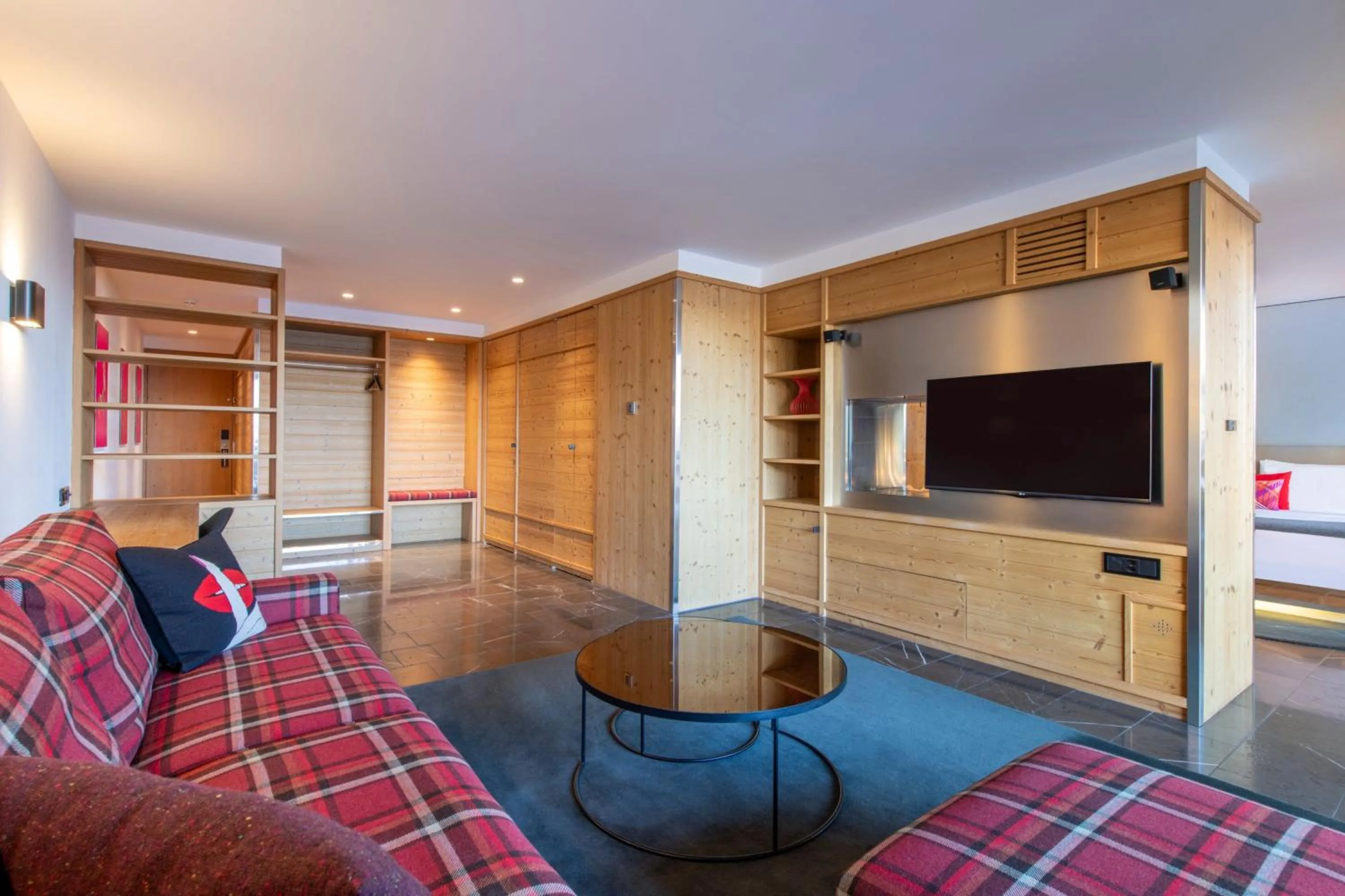 Photo of the whole room in W Verbier